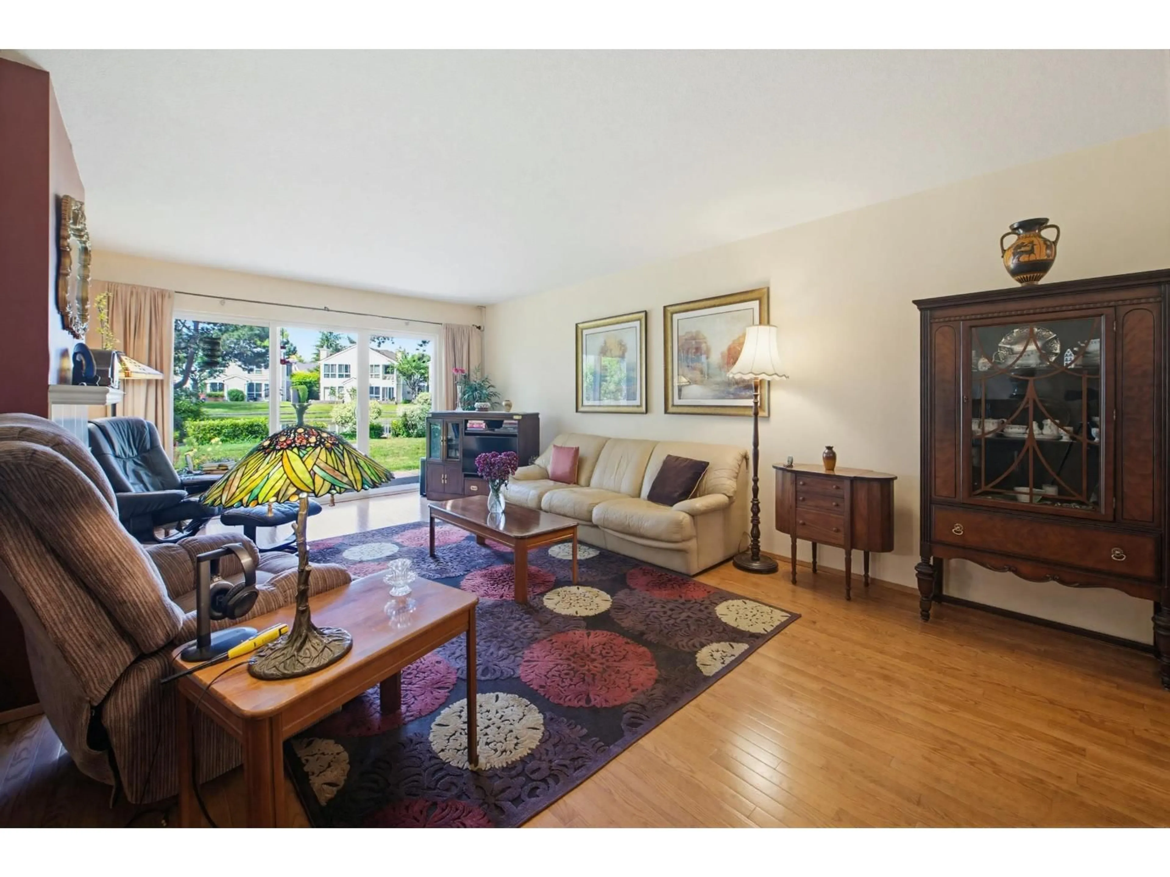 Living room with furniture, unknown for 12263 92 AVENUE, Surrey British Columbia V3V1G3
