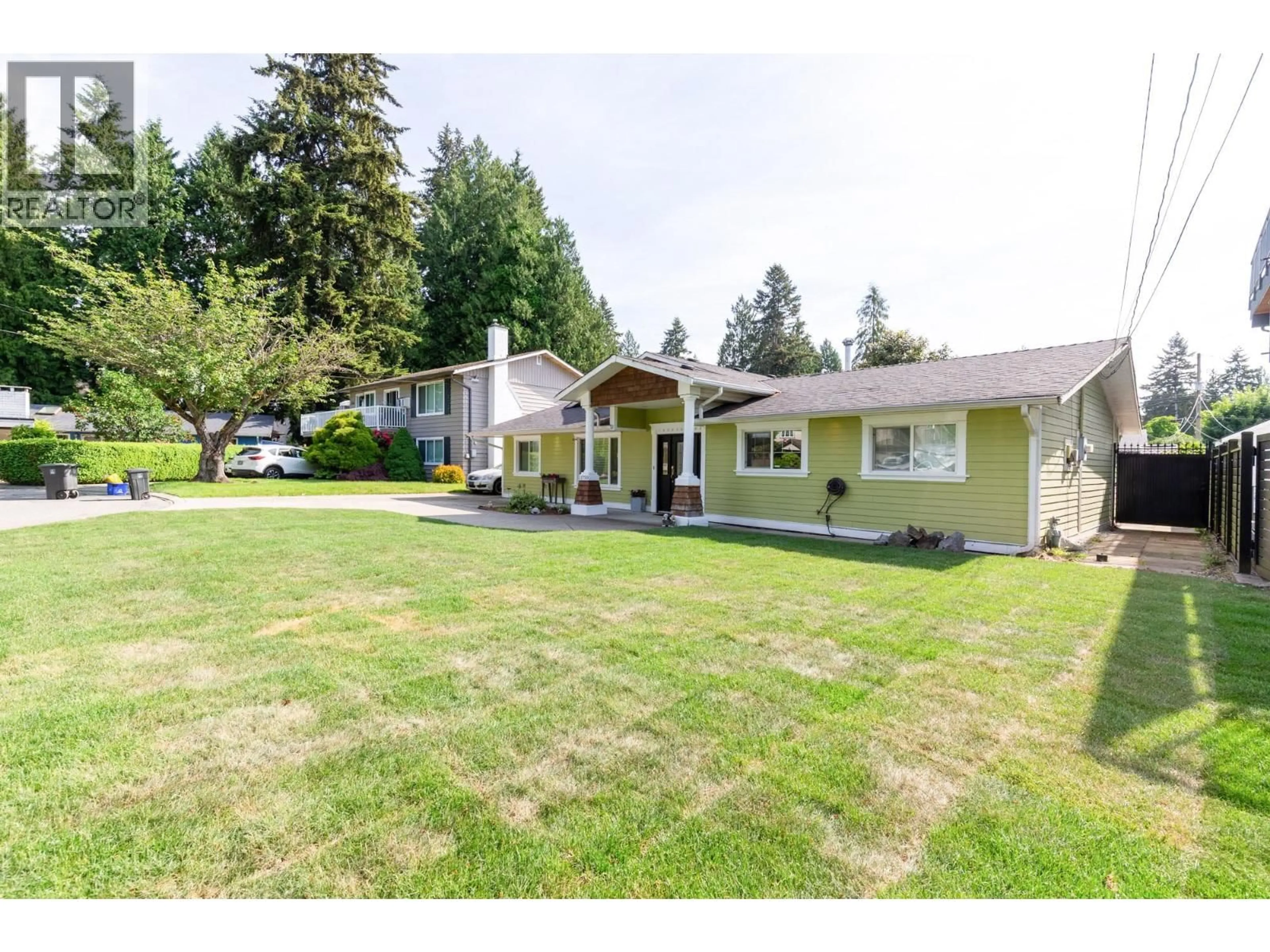 A pic from outside/outdoor area/front of a property/back of a property/a pic from drone, street for 11750 194A STREET, Pitt Meadows British Columbia V3Y1G5