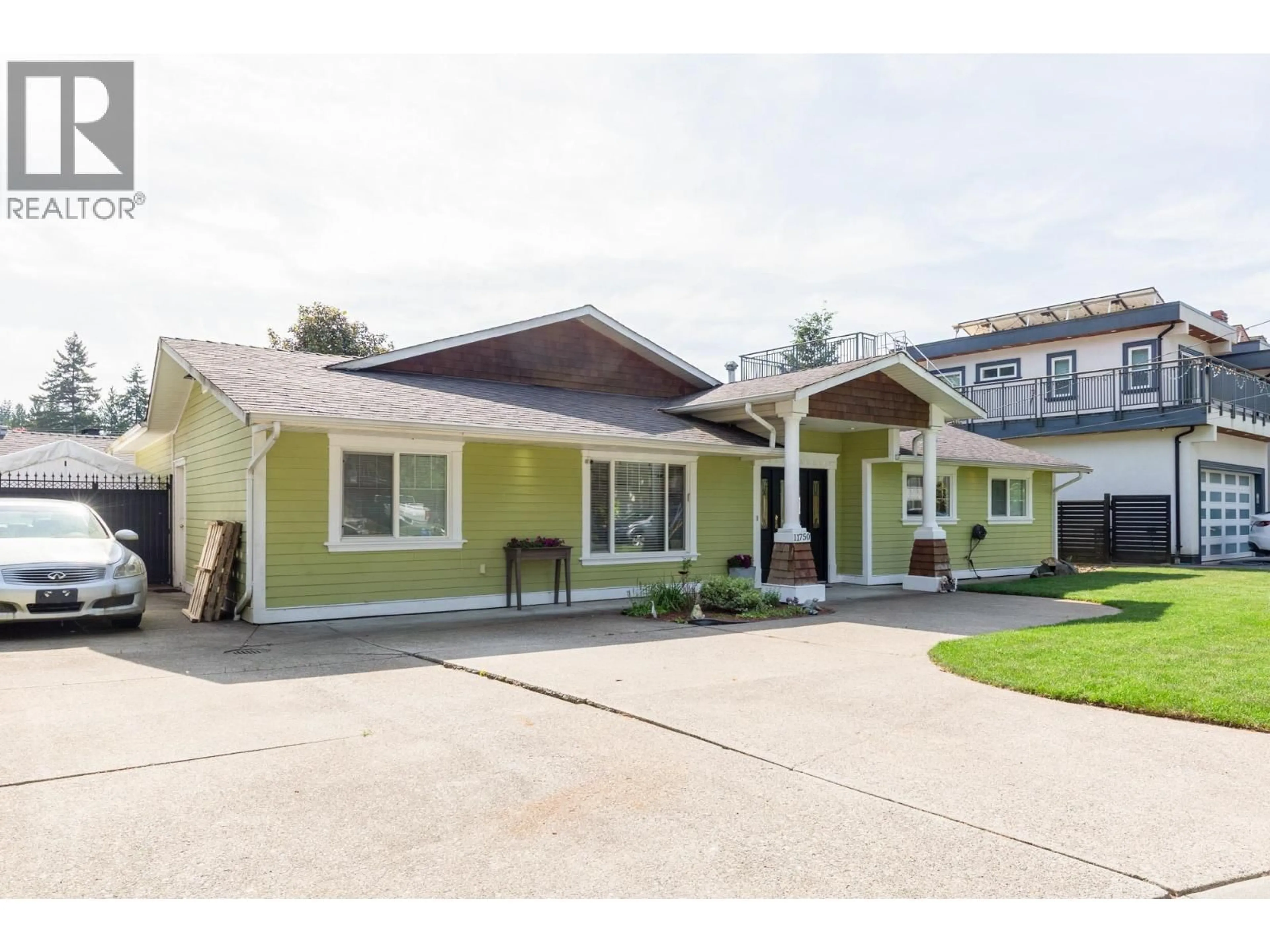 Home with vinyl exterior material, street for 11750 194A STREET, Pitt Meadows British Columbia V3Y1G5