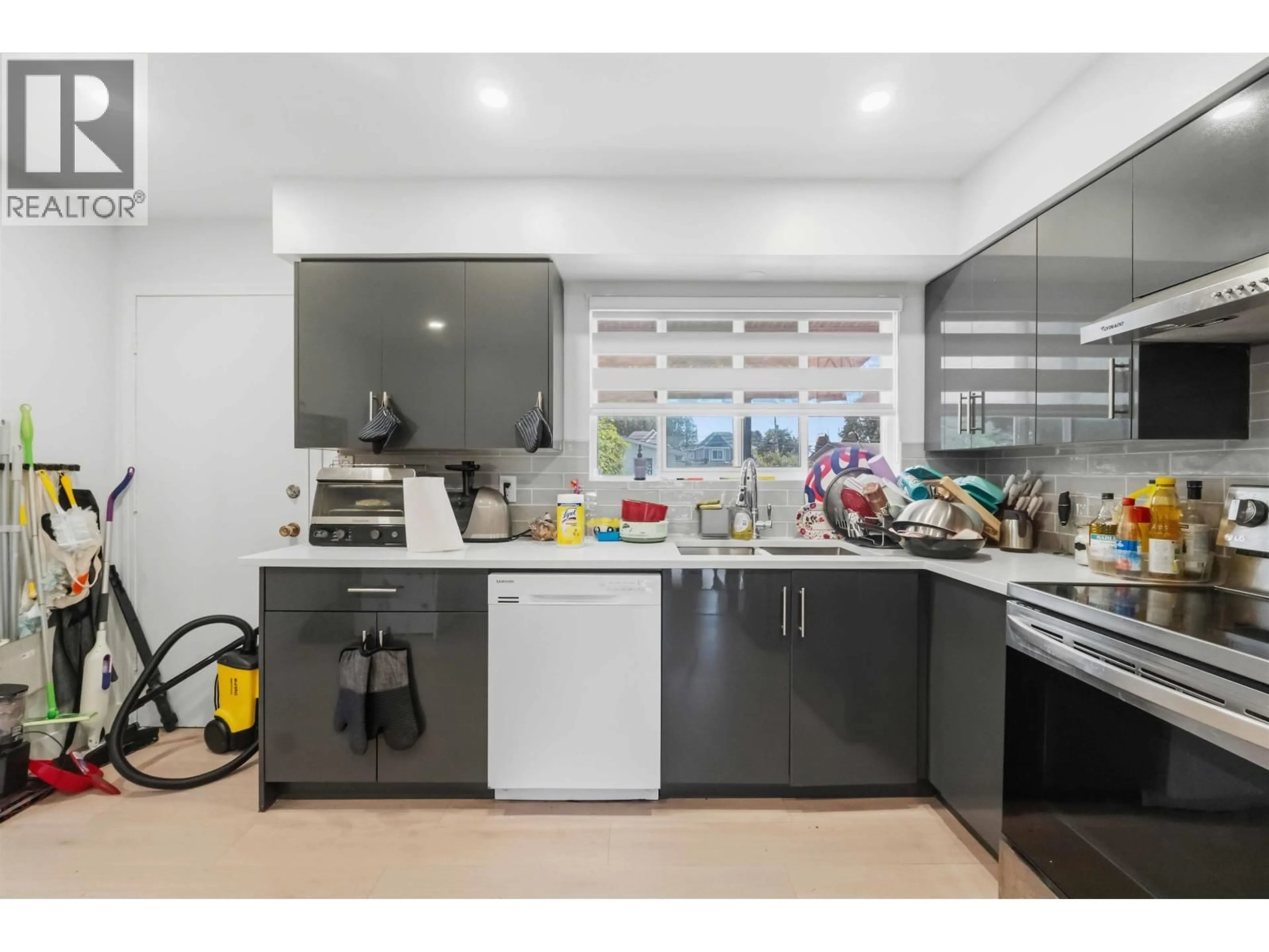 Standard kitchen, unknown for 19536 118B AVENUE, Pitt Meadows British Columbia V3Y1L3