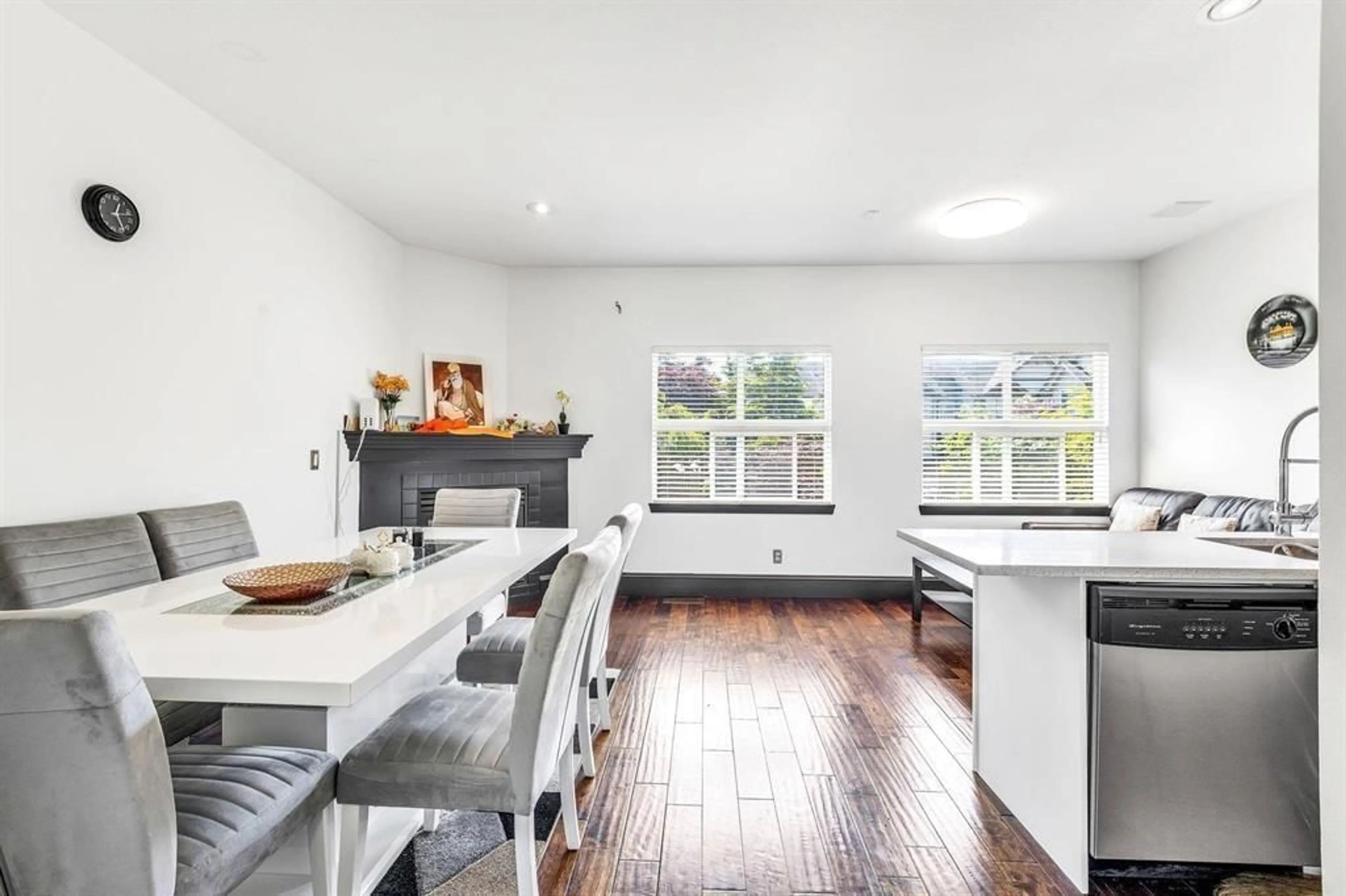 Open concept kitchen, unknown for 67 - 12677 63 AVENUE, Surrey British Columbia V3X3T3