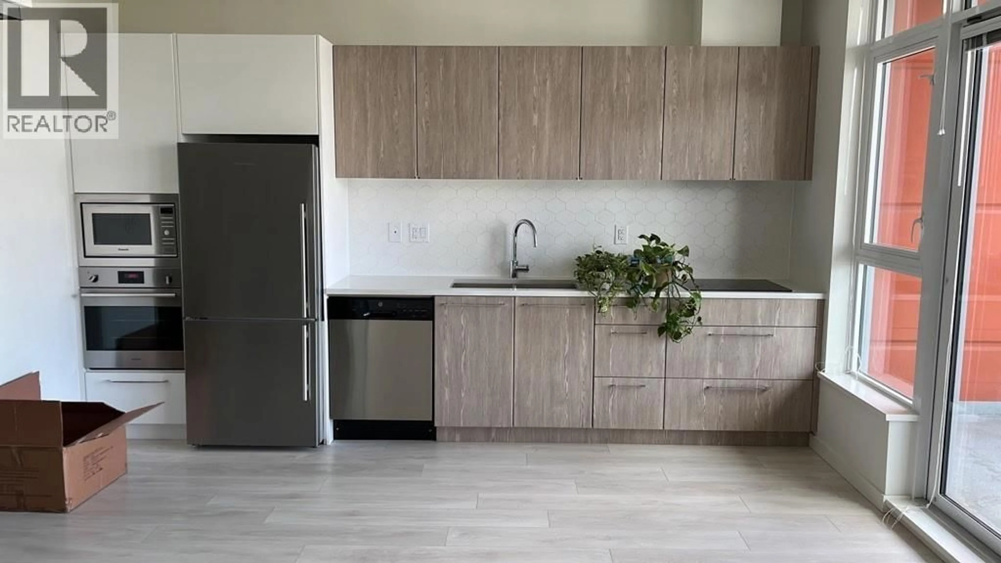 Standard kitchen, unknown for 1306 - 691 NORTH ROAD, Coquitlam British Columbia V3J0H9