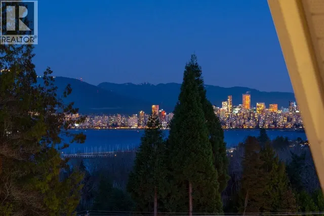 4426 4TH AVENUE, Vancouver 4