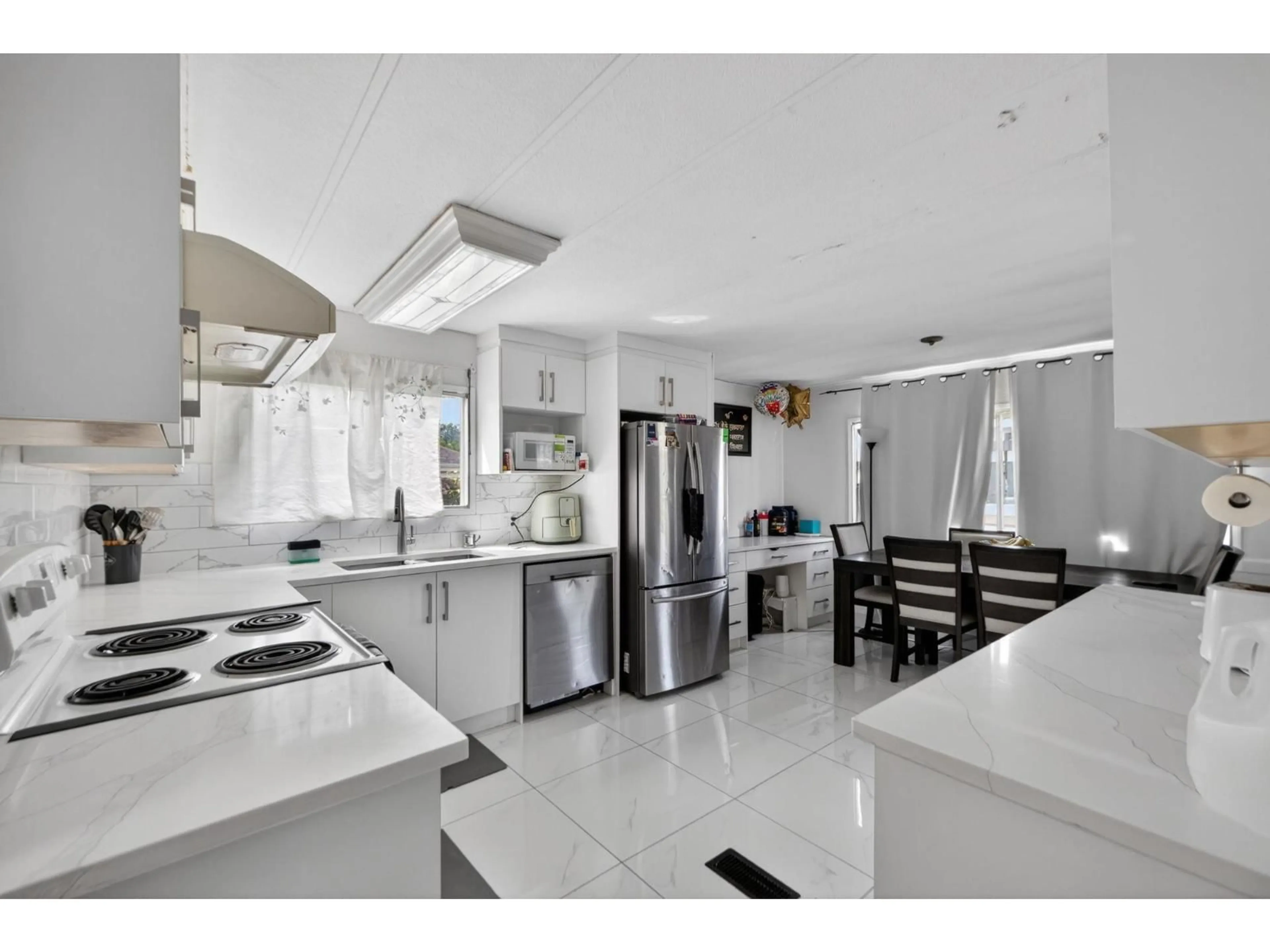Open concept kitchen, ceramic/tile floor for 1 - 31522 MONARCH COURT, Abbotsford British Columbia V2T6M5