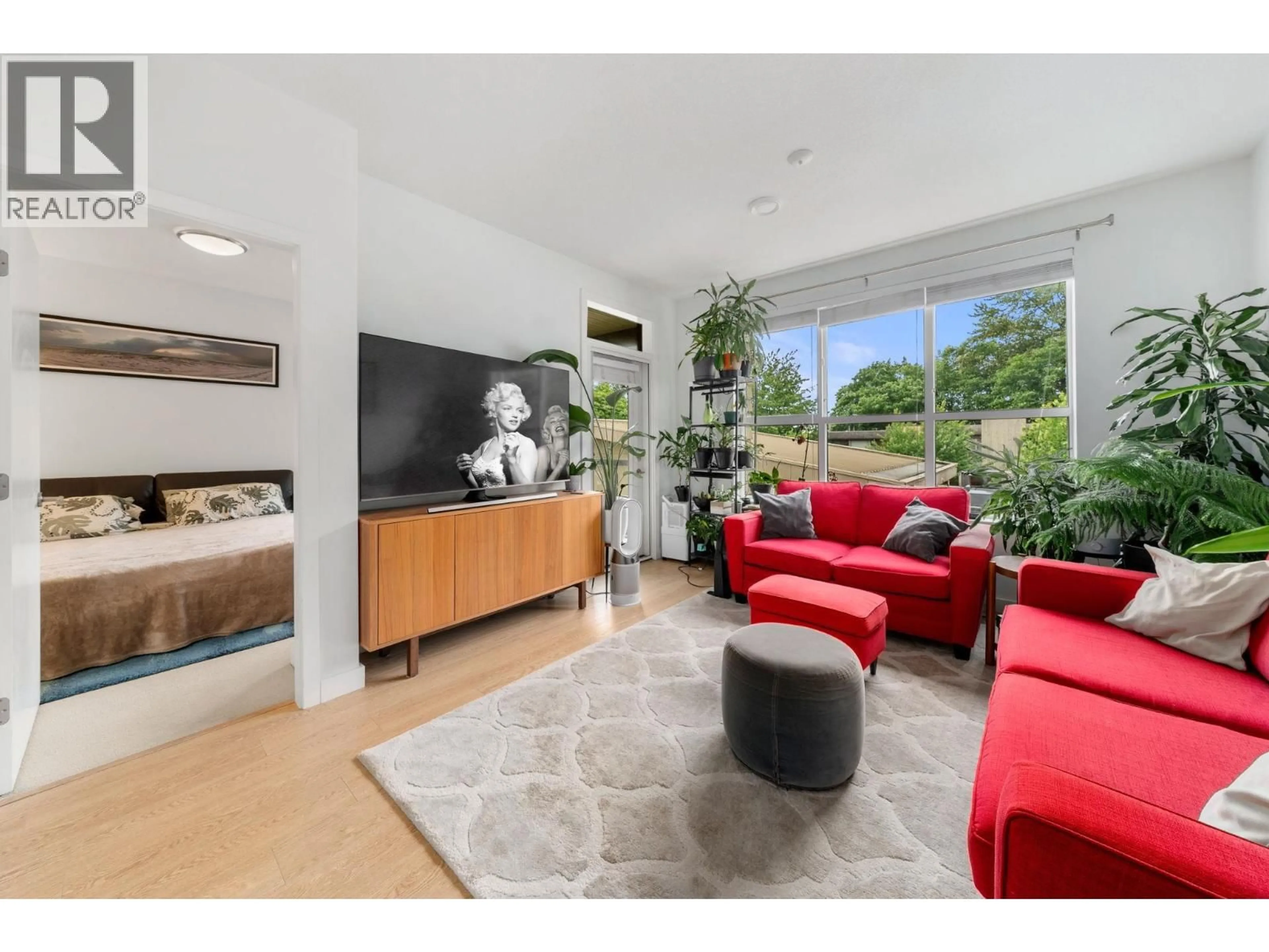 Living room with furniture, unknown for 301 - 3205 MOUNTAIN HIGHWAY, North Vancouver British Columbia V7K0A3