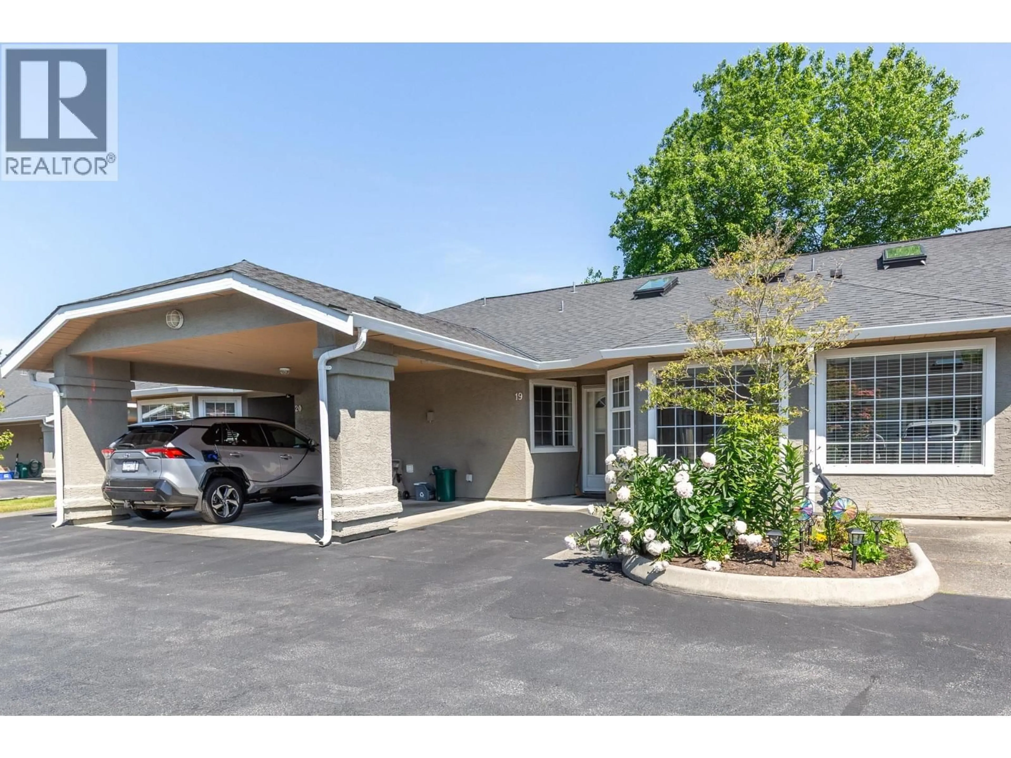 Indoor garage for 19 - 12311 CAMBIE ROAD, Richmond British Columbia V6V1G5