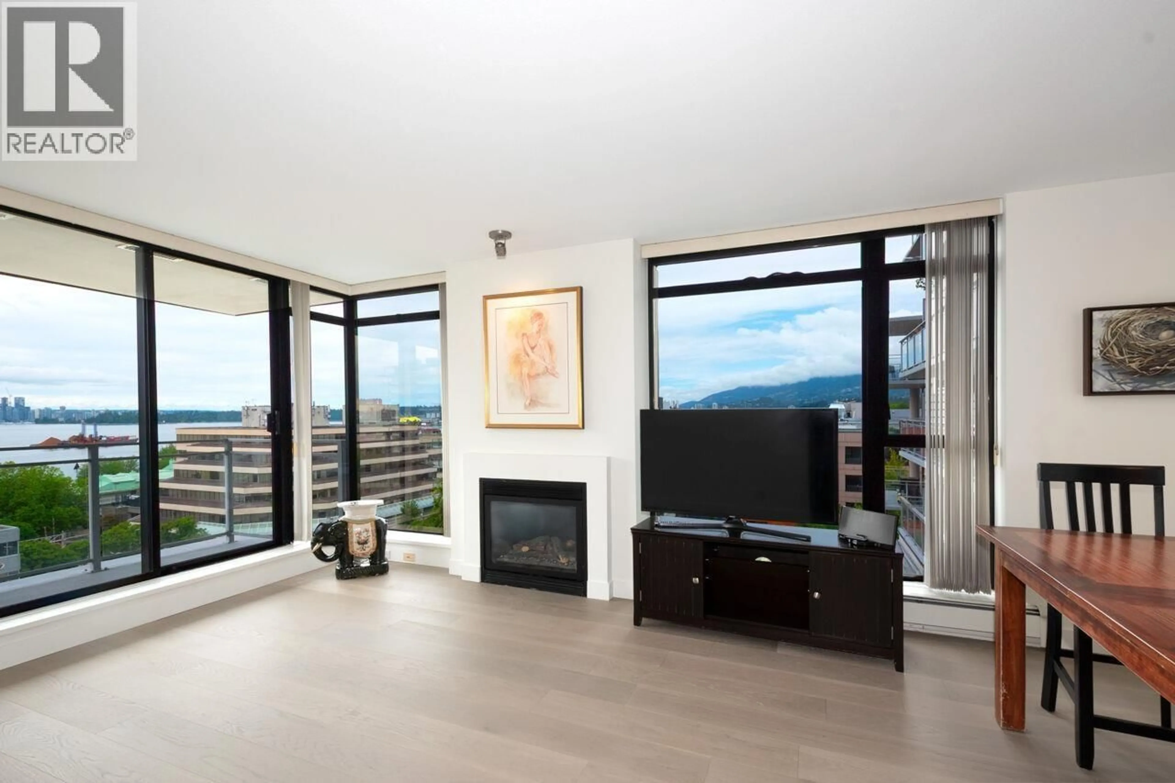 Living room with furniture, unknown for 712 - 175 1ST STREET, North Vancouver British Columbia V7M3N9