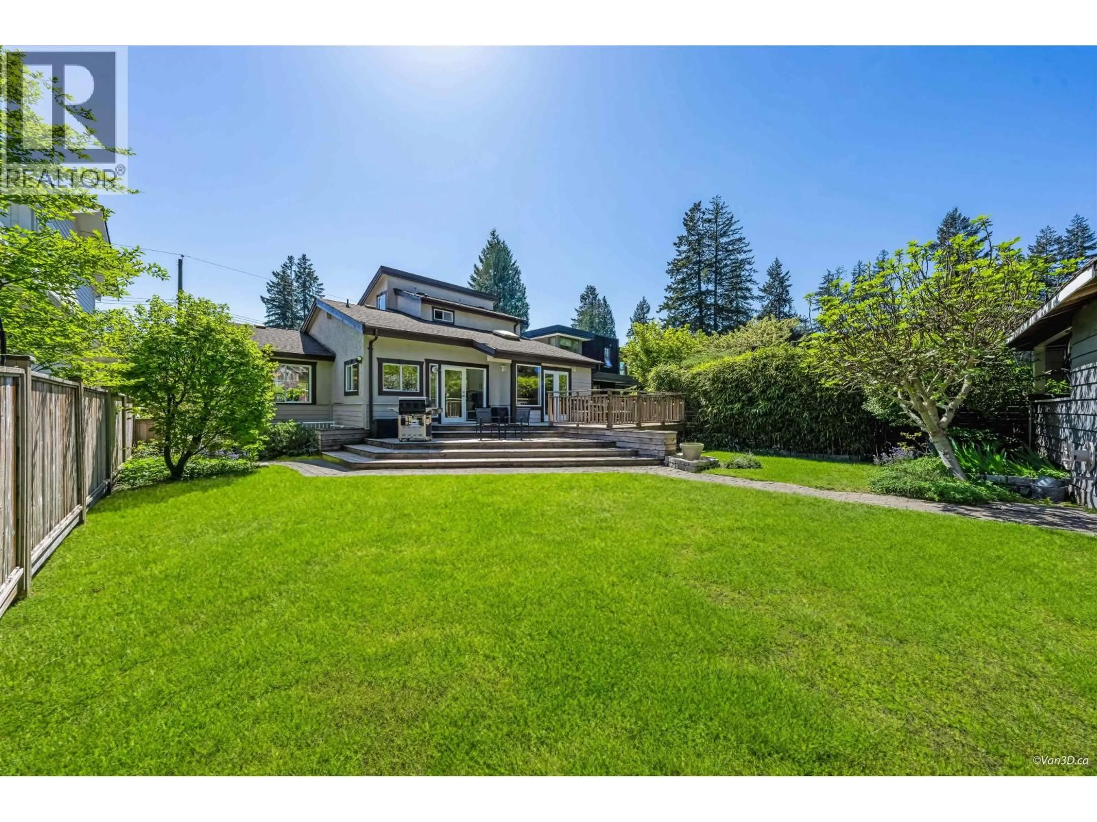 A pic from outside/outdoor area/front of a property/back of a property/a pic from drone, unknown for 1140 20TH STREET, North Vancouver British Columbia V7P2B7