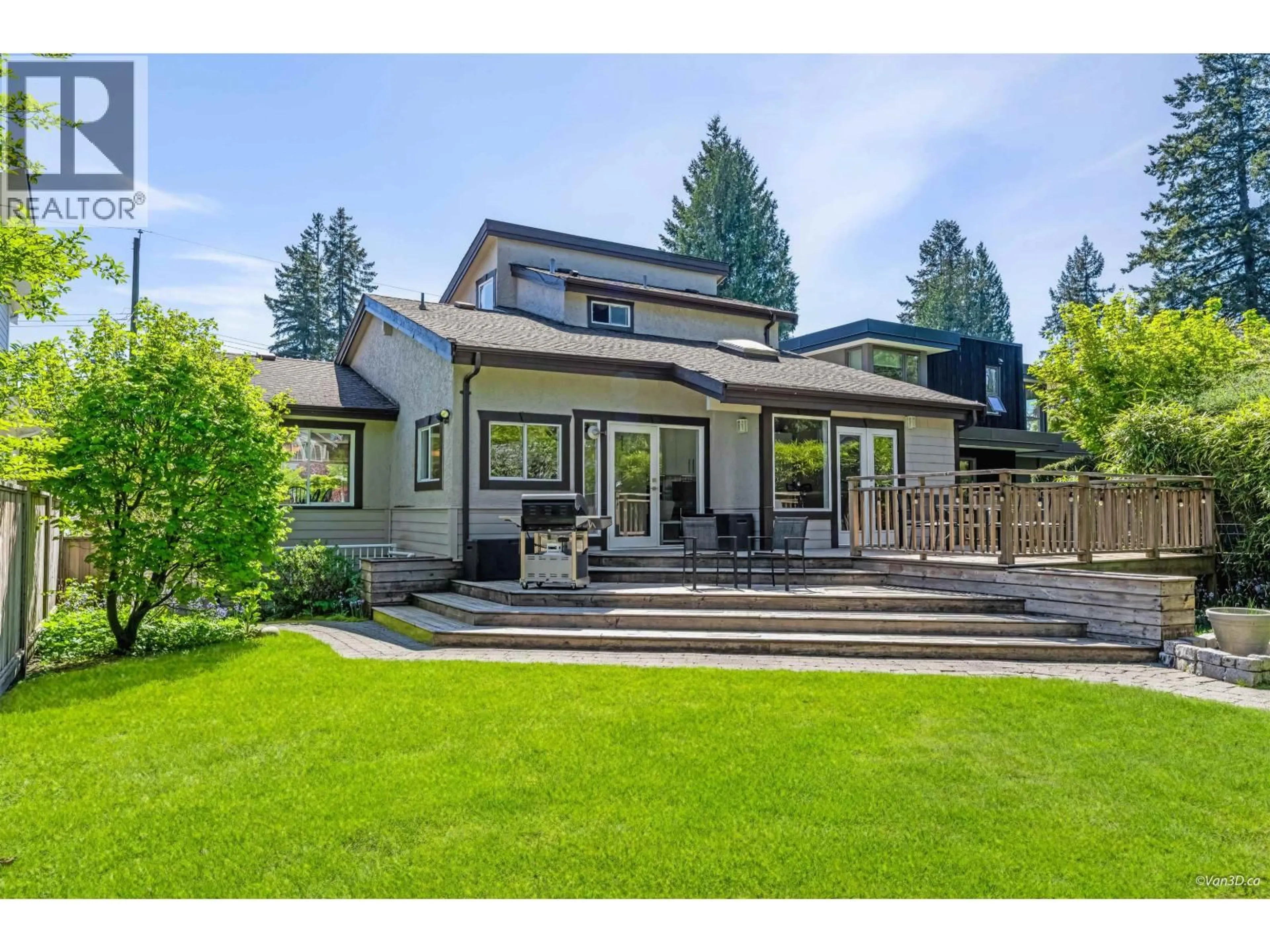 Home with vinyl exterior material, unknown for 1140 20TH STREET, North Vancouver British Columbia V7P2B7