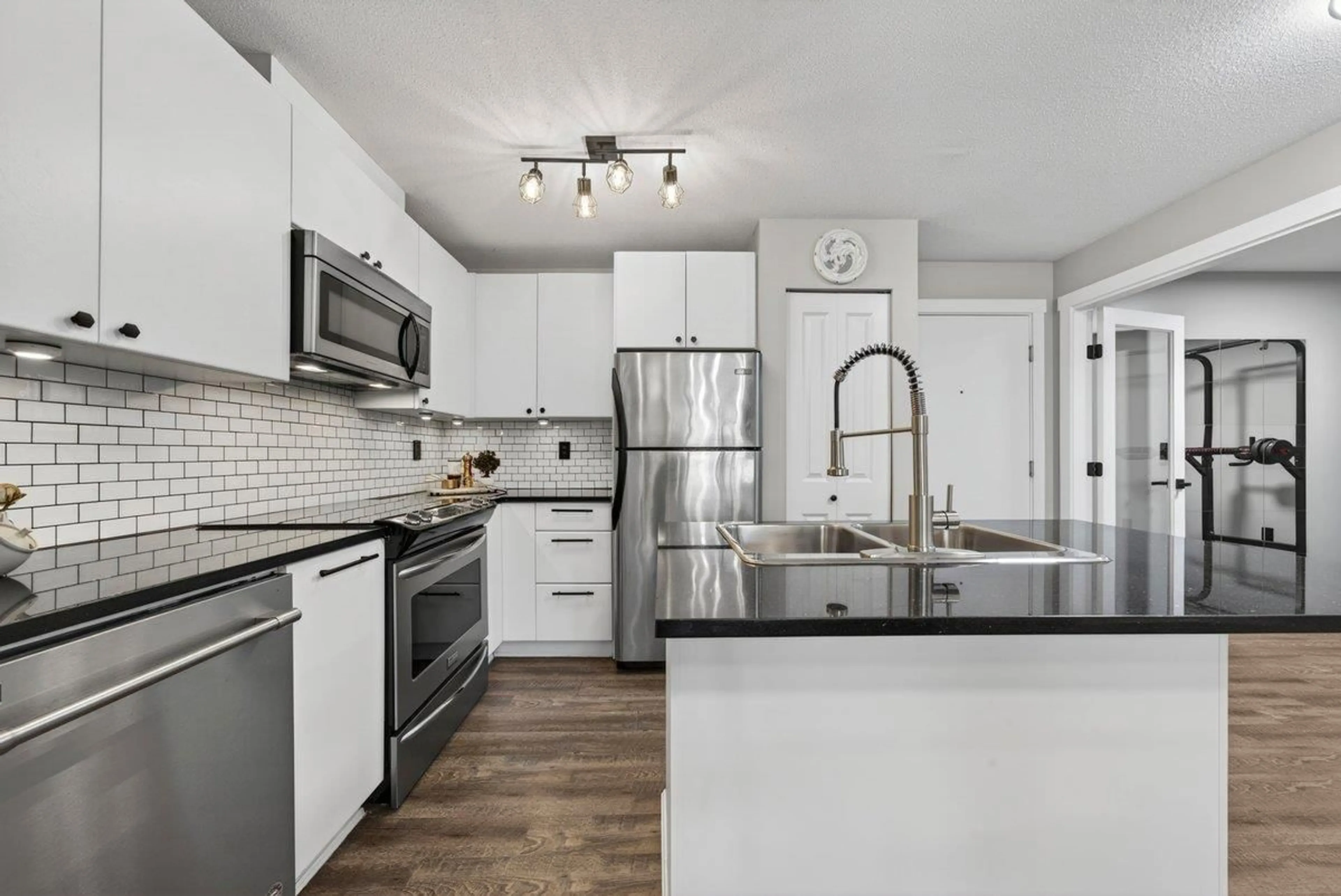 Open concept kitchen, ceramic/tile floor for 301 - 6500 194 STREET, Surrey British Columbia V4N5X4