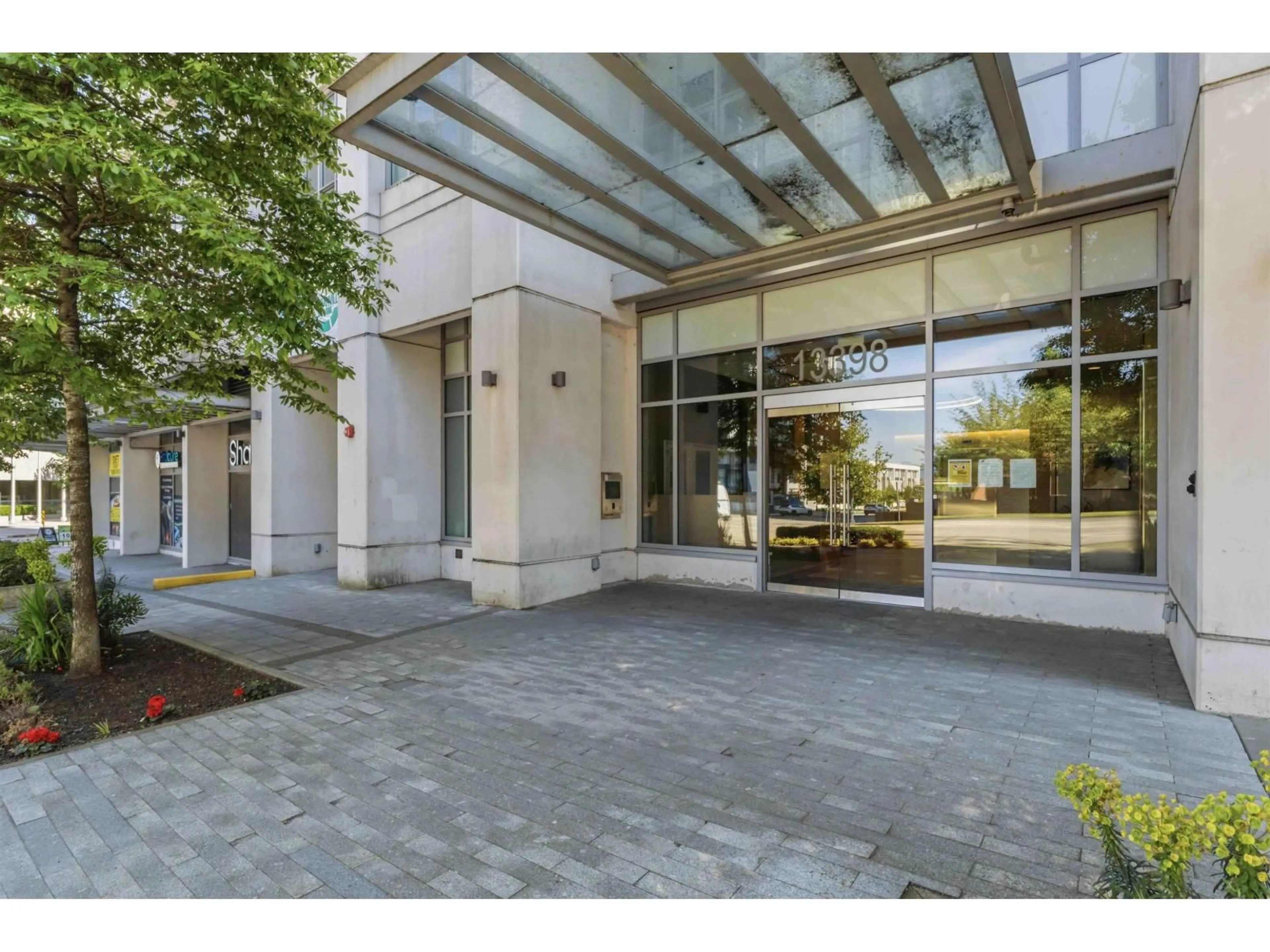 Indoor foyer for 3301 - 13398 104 AVENUE, Surrey British Columbia V3T1V6