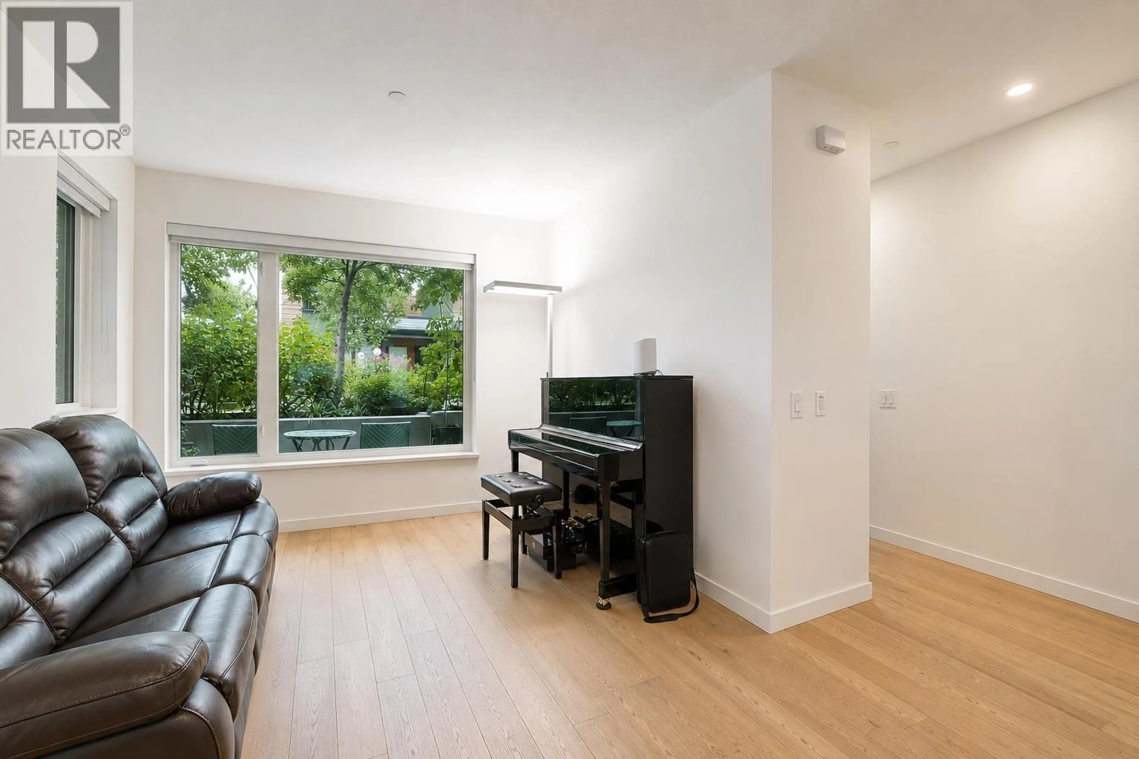 Living room with furniture, wood/laminate floor for 42 - 528 2ND STREET, North Vancouver British Columbia V7L0G8