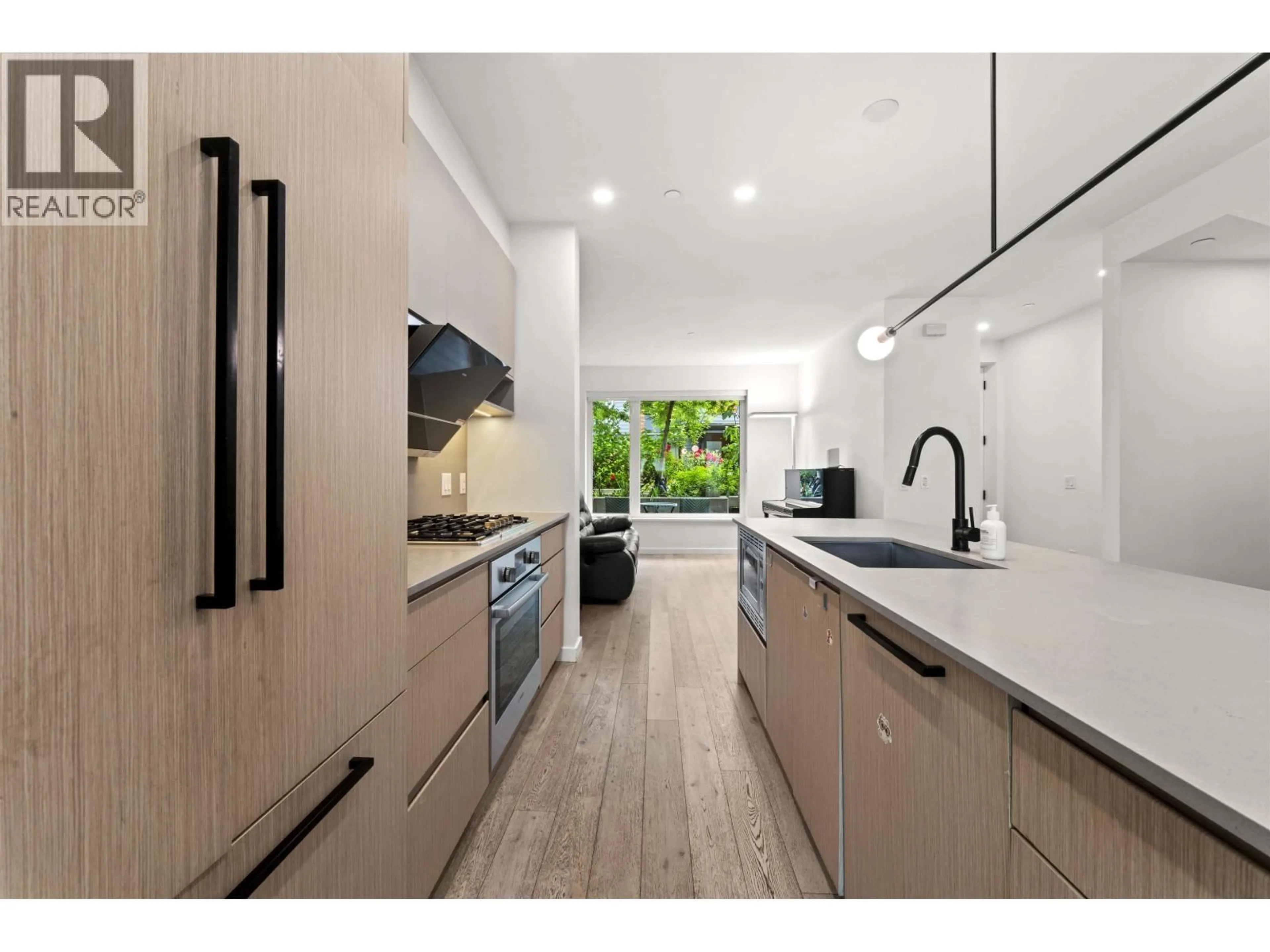 Open concept kitchen, unknown for 42 - 528 2ND STREET, North Vancouver British Columbia V7L0G8