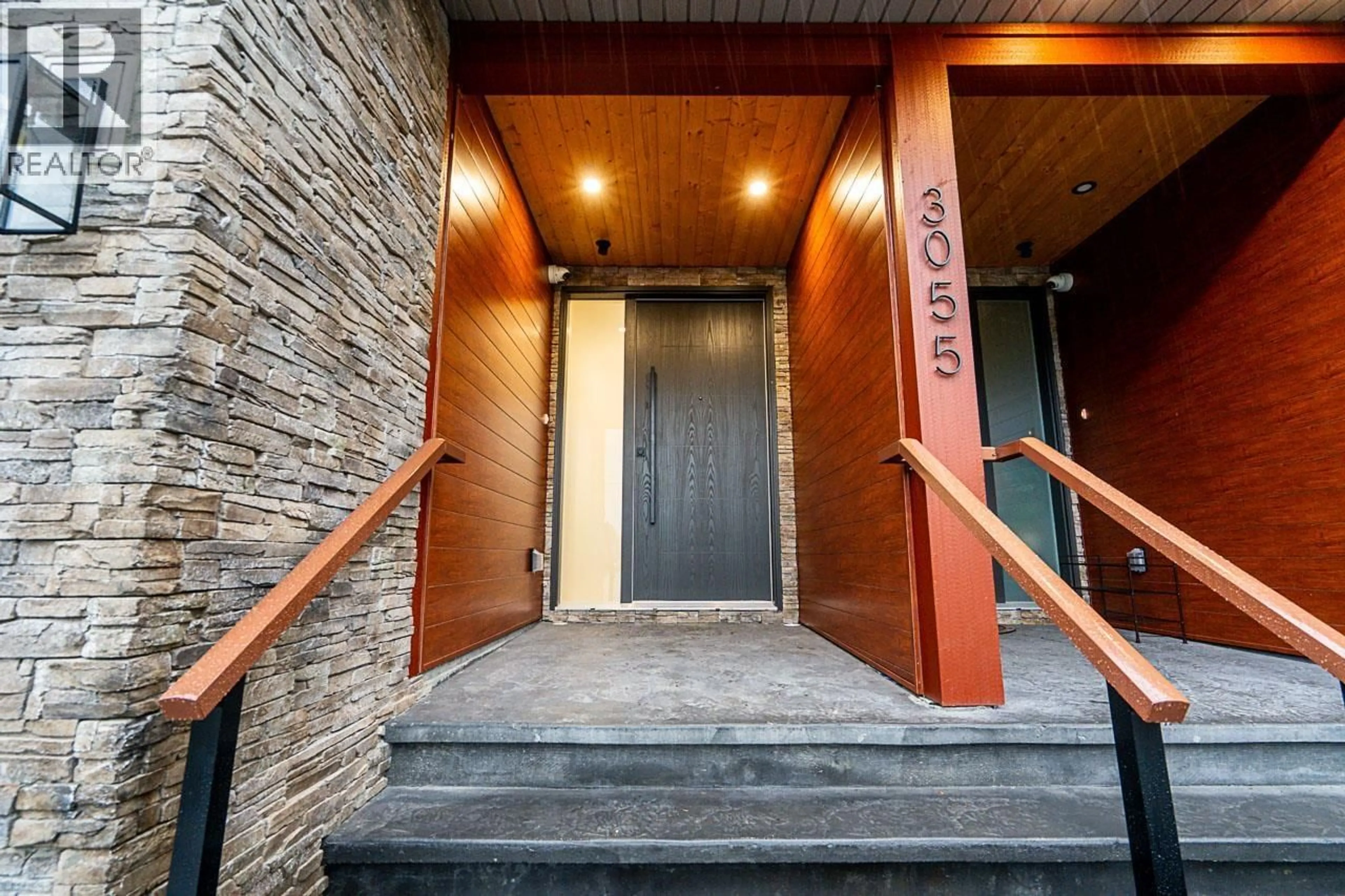 Indoor foyer for 101 - 3055 YORK STREET, Port Coquitlam British Columbia V3B4A6
