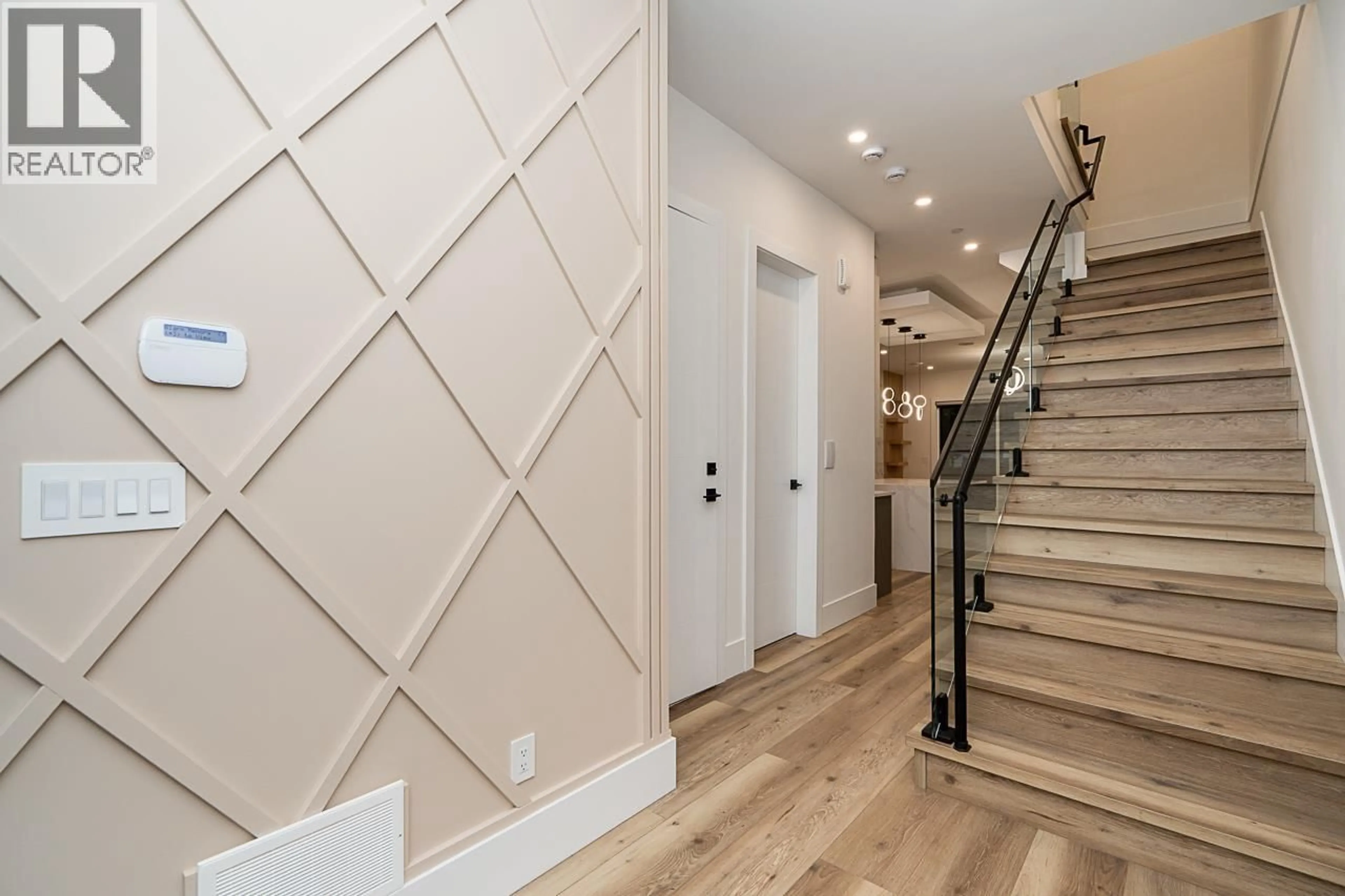 Indoor entryway for 101 - 3055 YORK STREET, Port Coquitlam British Columbia V3B4A6