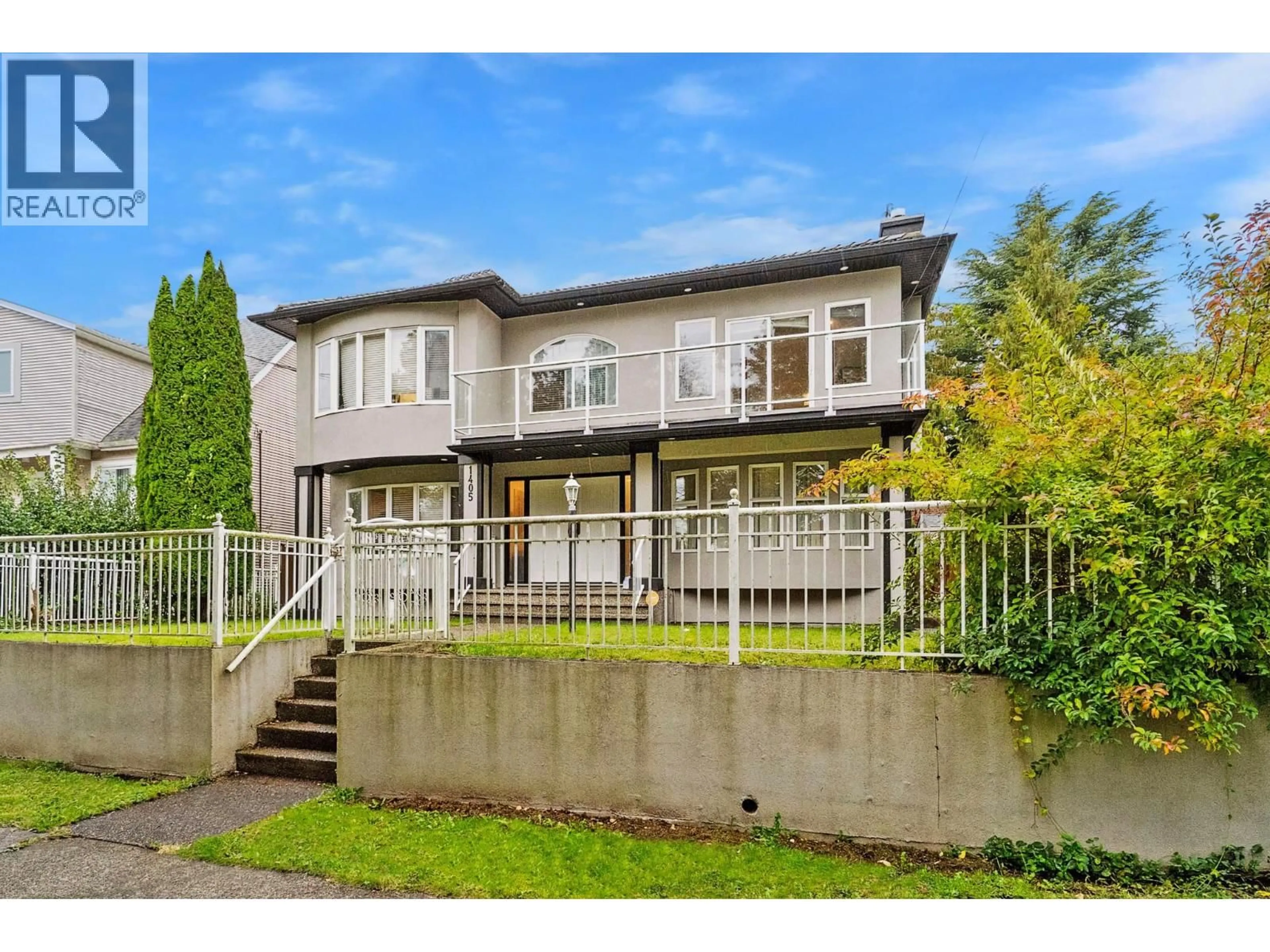 Home with vinyl exterior material, street for 1405 EDINBURGH STREET, New Westminster British Columbia V3M2W3