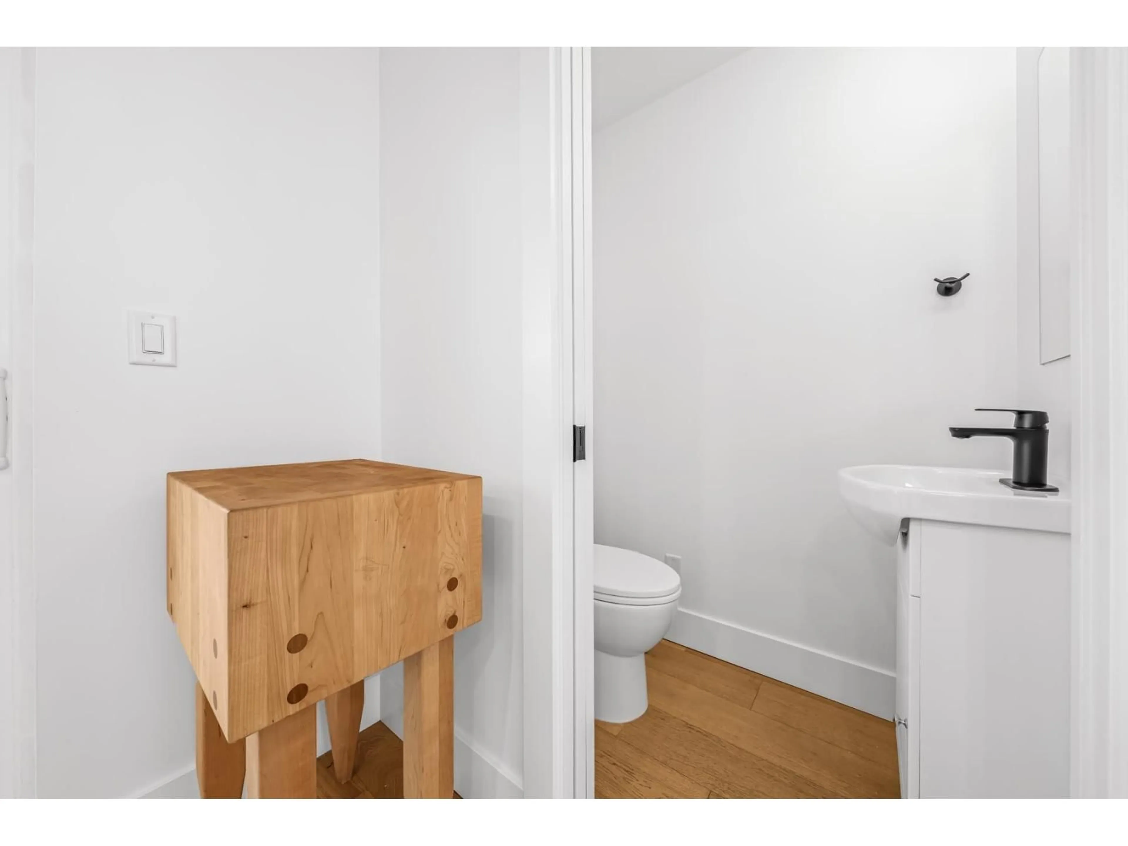 Standard bathroom, unknown for 3 - 6415 197 STREET, Langley British Columbia V2Y1G8