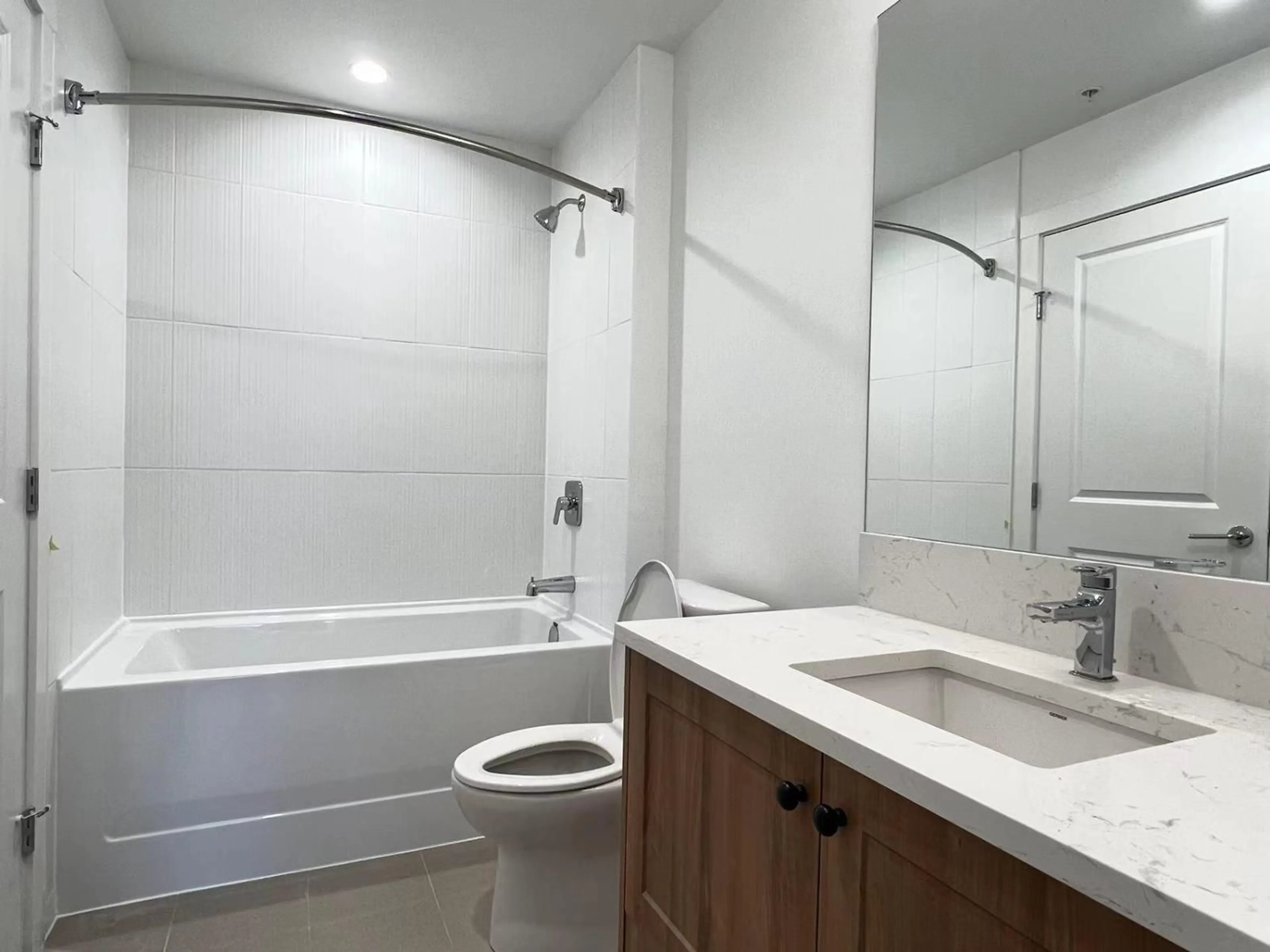 Standard bathroom, unknown for B206 - 20487 65 AVENUE, Langley British Columbia V2Y3K8