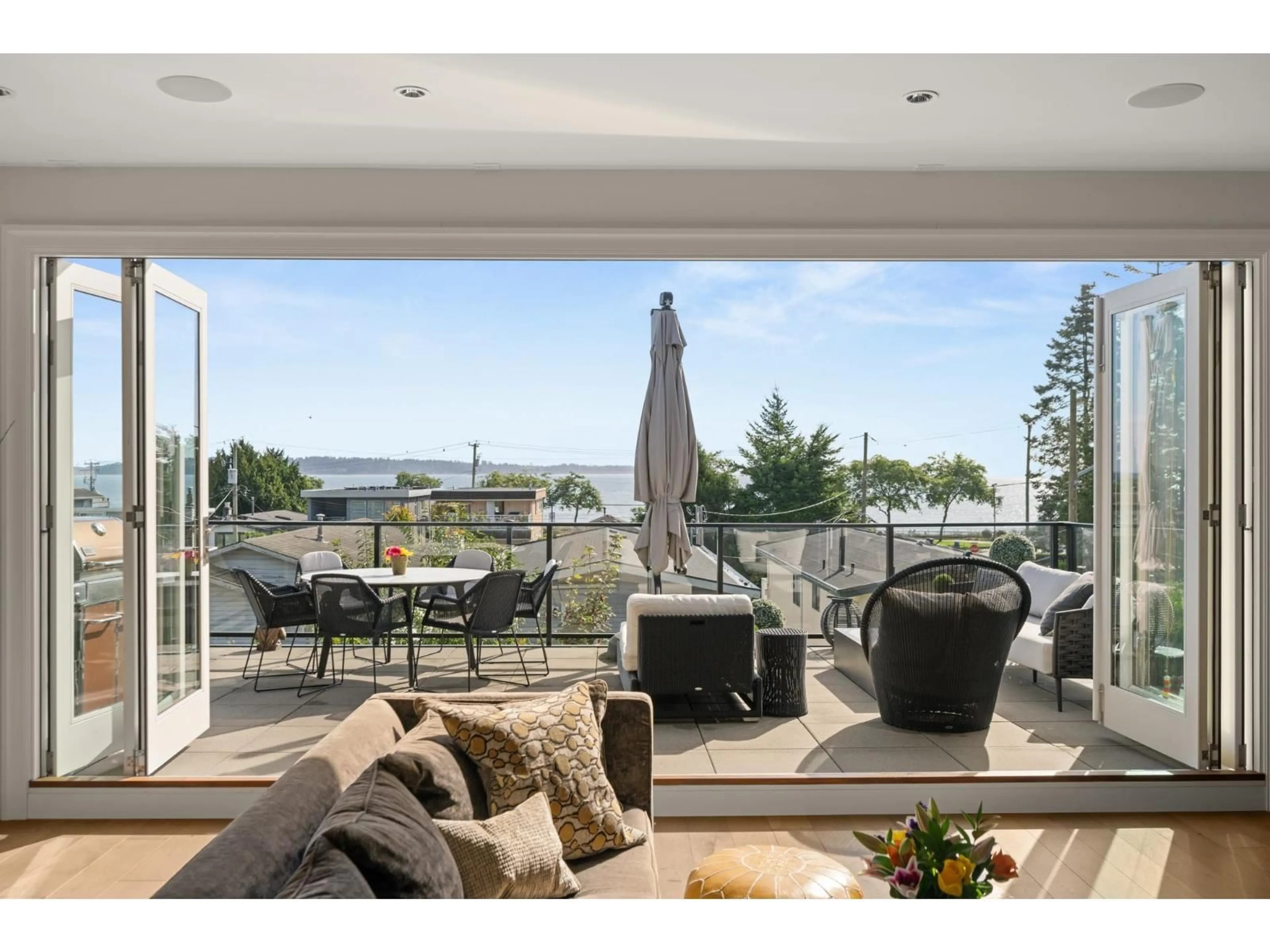 Patio, water/lake/river/ocean view for 14712 MCDONALD AVENUE, White Rock British Columbia V4B2C8
