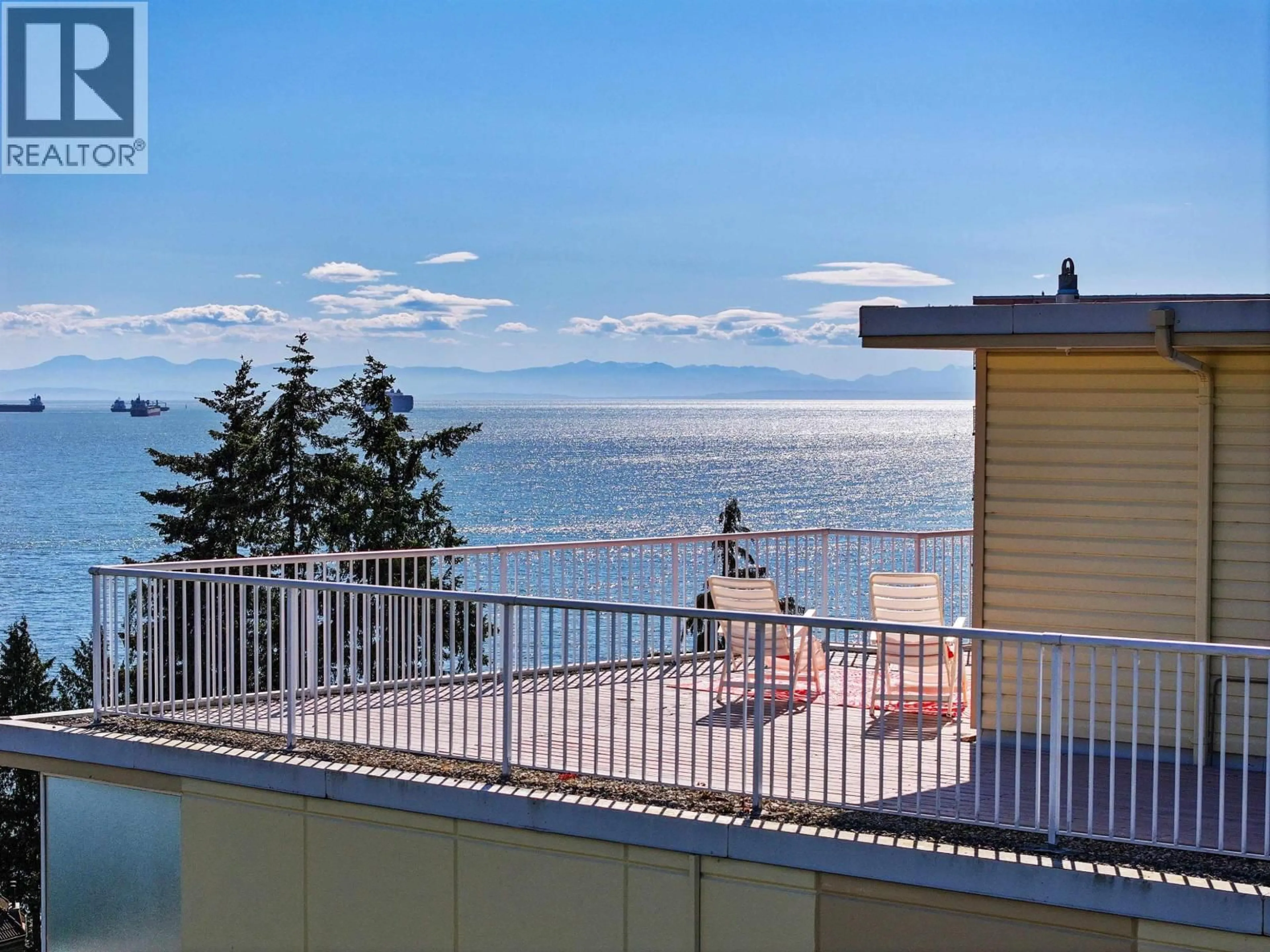 Balcony in the apartment, water/lake/river/ocean view for 801 - 2187 BELLEVUE AVENUE, West Vancouver British Columbia V7V1C2