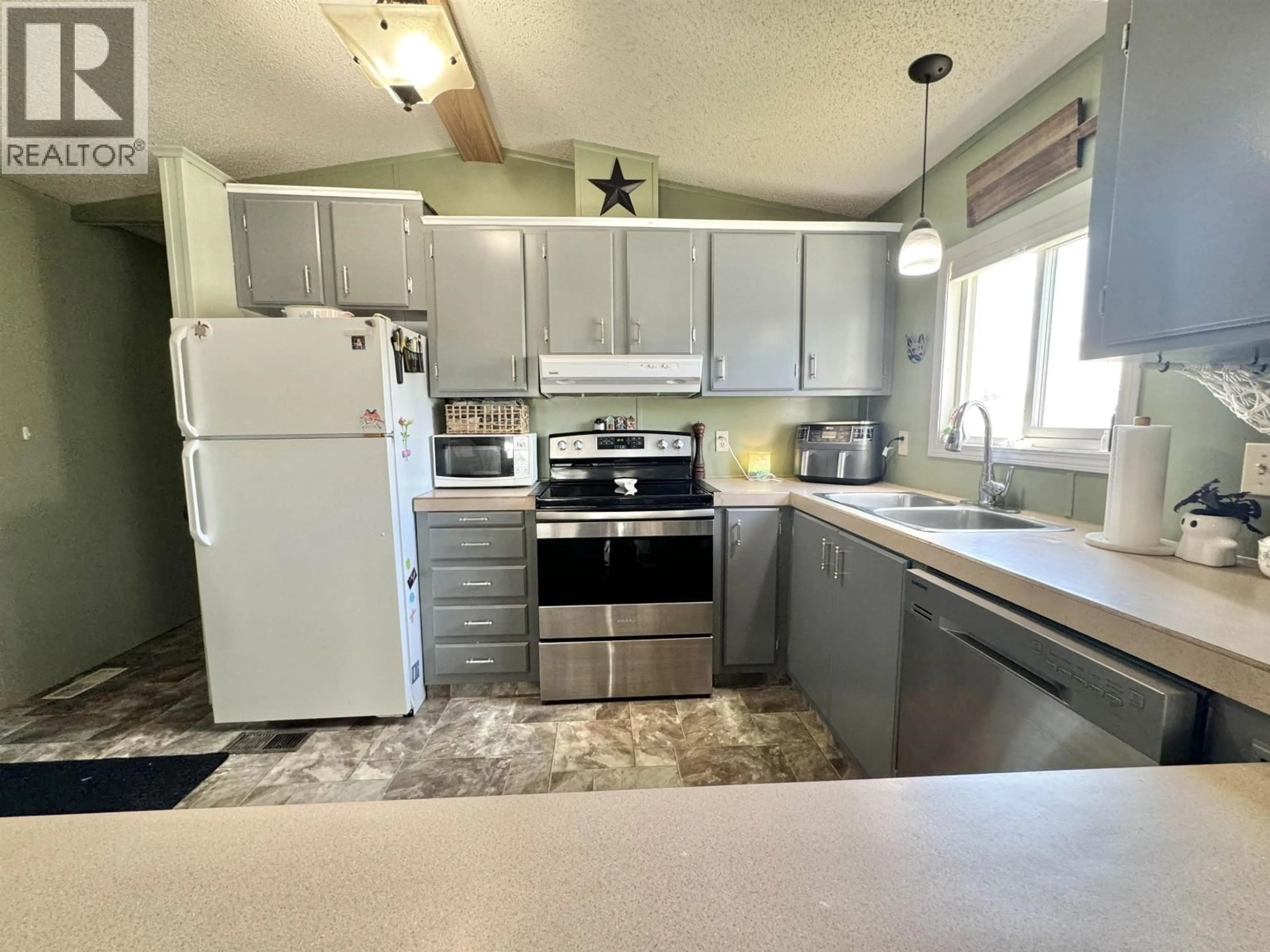Standard kitchen, unknown for 83 - 770 ELEVENTH AVENUE, Williams Lake British Columbia V2G2M4