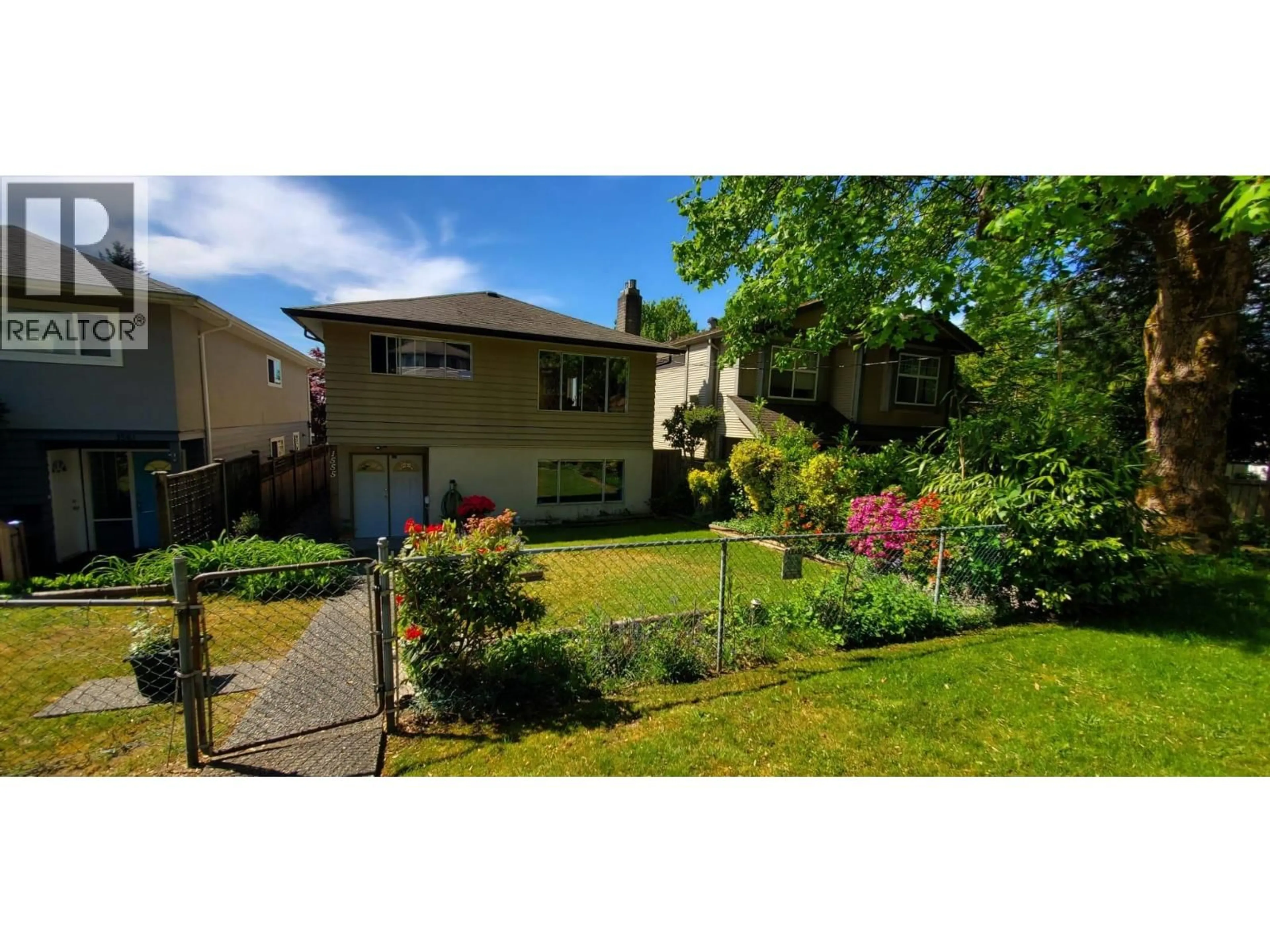 A pic from outside/outdoor area/front of a property/back of a property/a pic from drone, street for 1555 BURRILL AVENUE, North Vancouver British Columbia V7K1L8