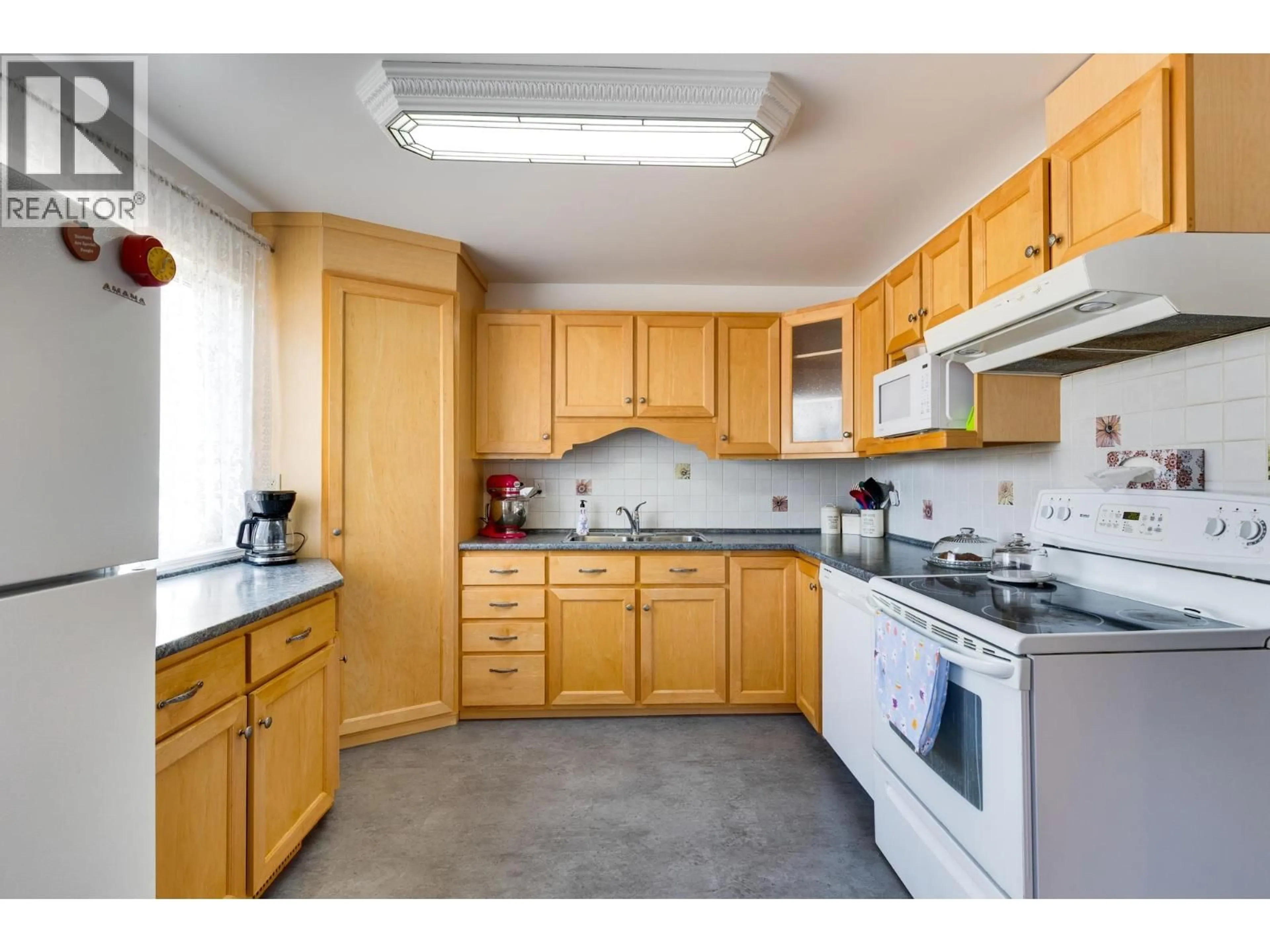 Standard kitchen, unknown for 6177 CALEDONIA CRESCENT, Prince George British Columbia V2N2H5