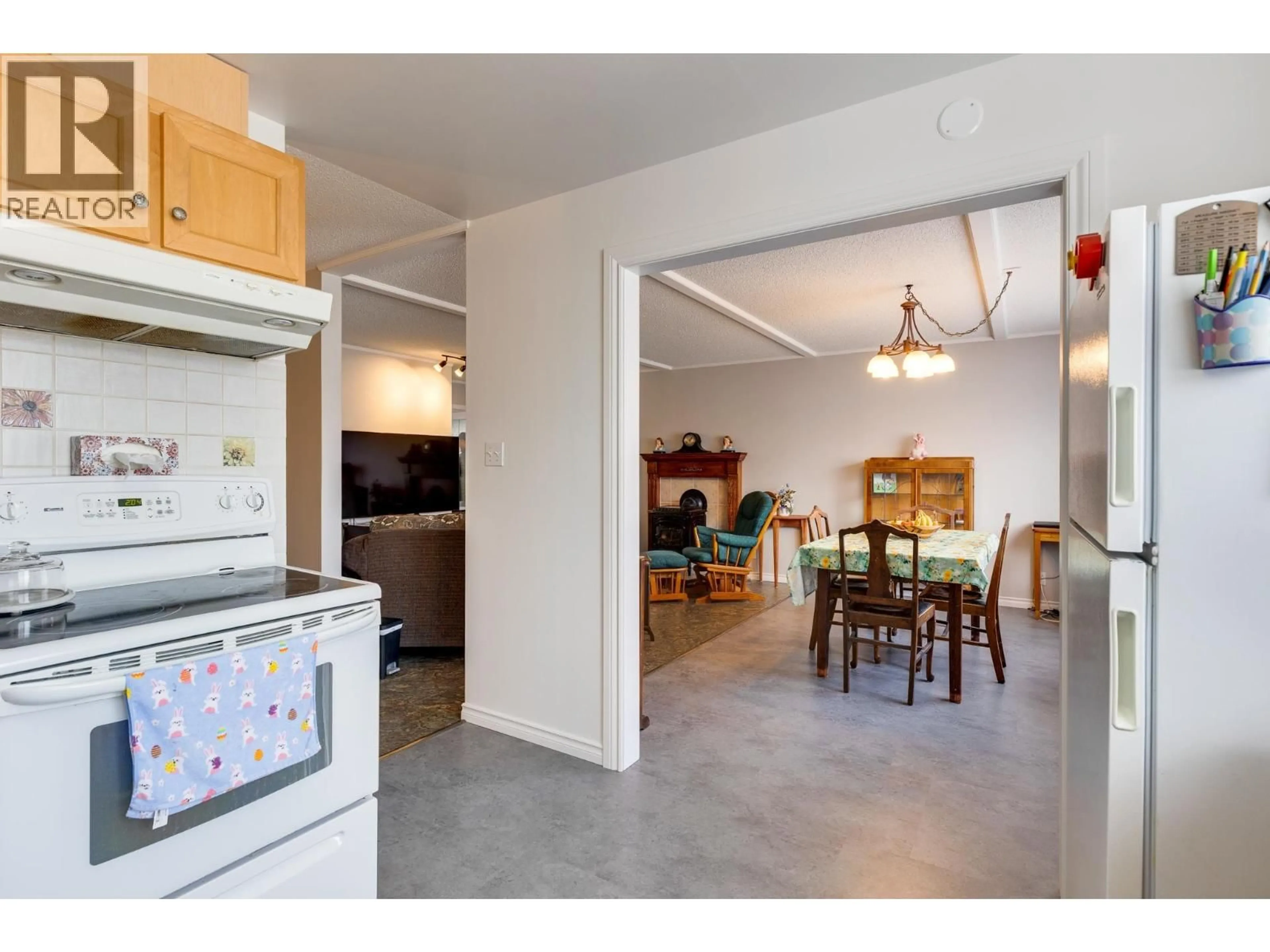 Open concept kitchen, unknown for 6177 CALEDONIA CRESCENT, Prince George British Columbia V2N2H5