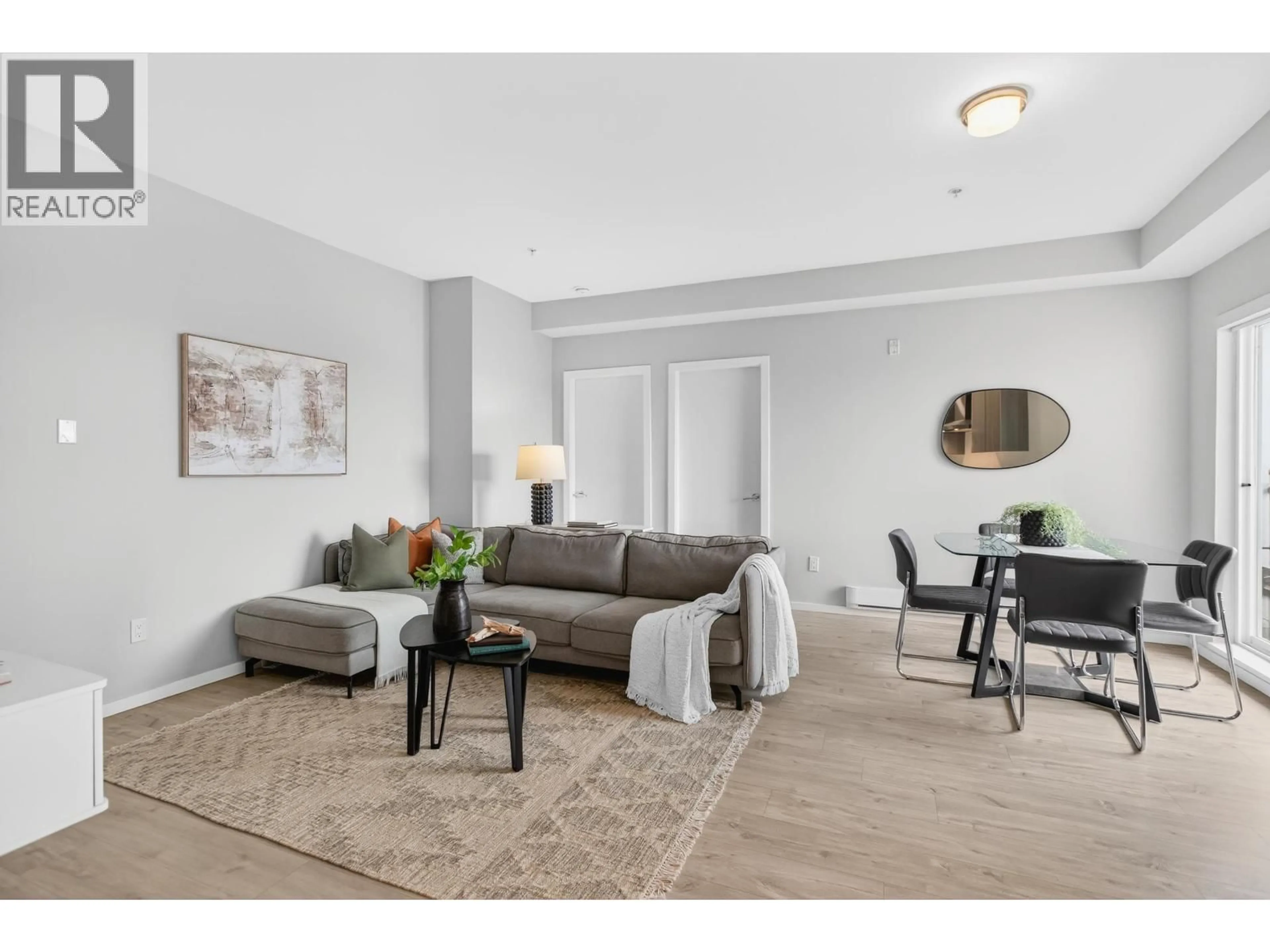 Living room with furniture, unknown for 215 - 6283 KINGSWAY AVENUE, Burnaby British Columbia V5J0H3