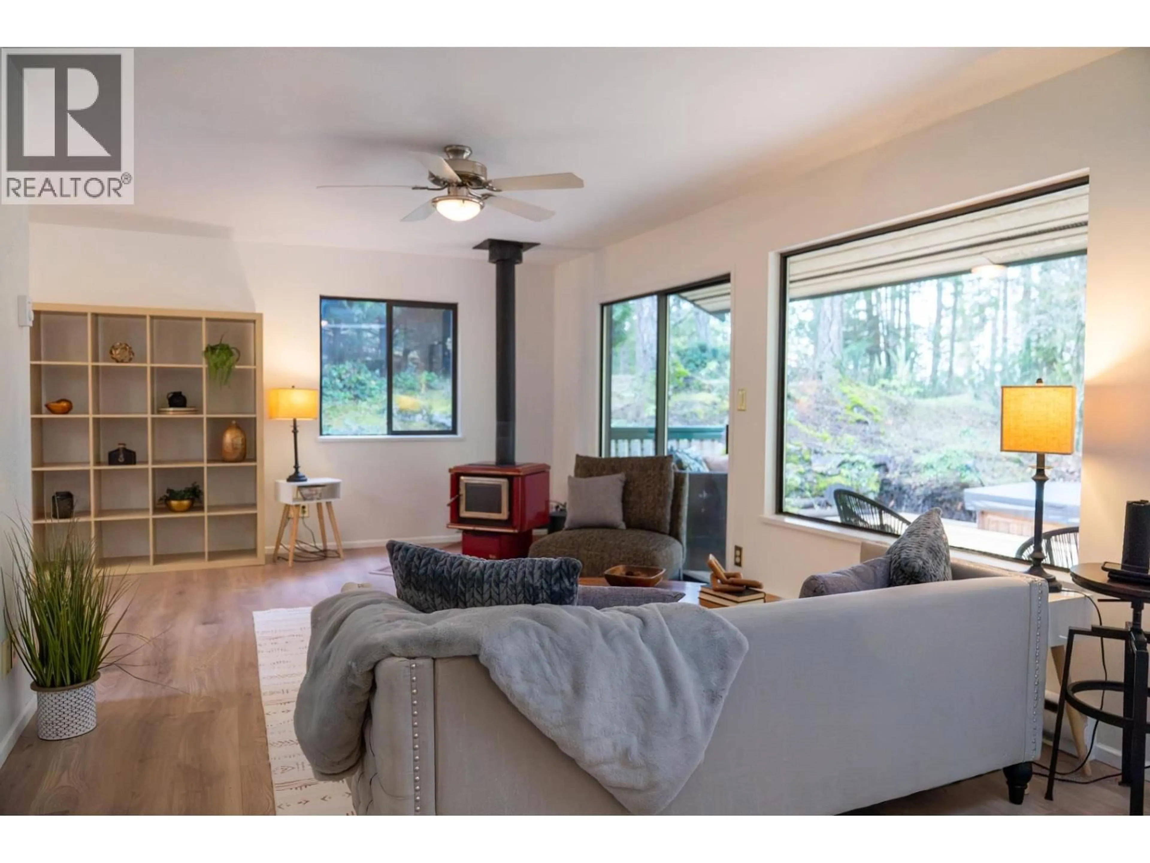 Living room with furniture, wood/laminate floor for 37150 SCHOONER WAY, Pender Island British Columbia V0N2M2