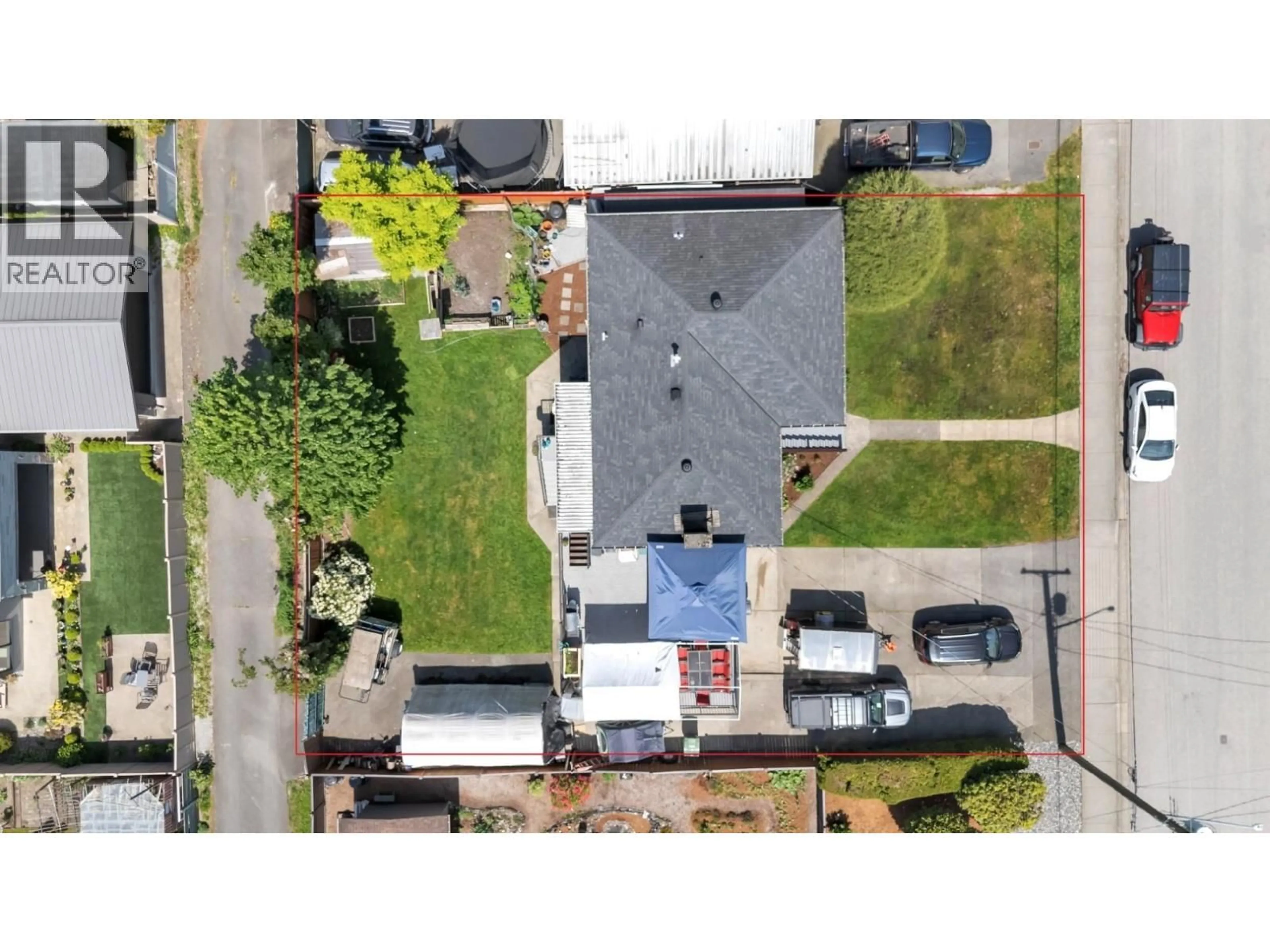 A pic from outside/outdoor area/front of a property/back of a property/a pic from drone, street for 430 MONTGOMERY STREET, Coquitlam British Columbia V3K5G6