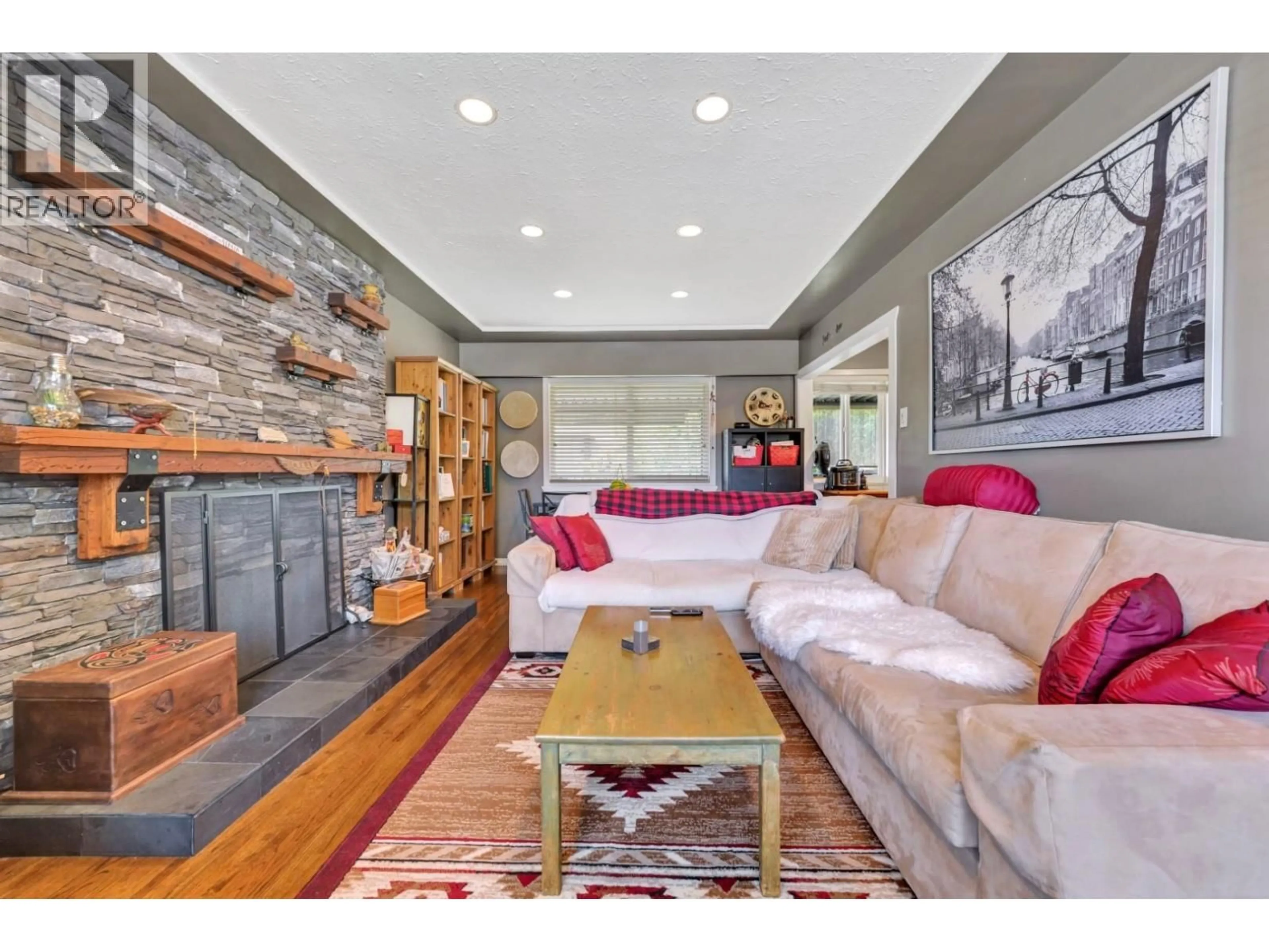 Living room with furniture, unknown for 430 MONTGOMERY STREET, Coquitlam British Columbia V3K5G6