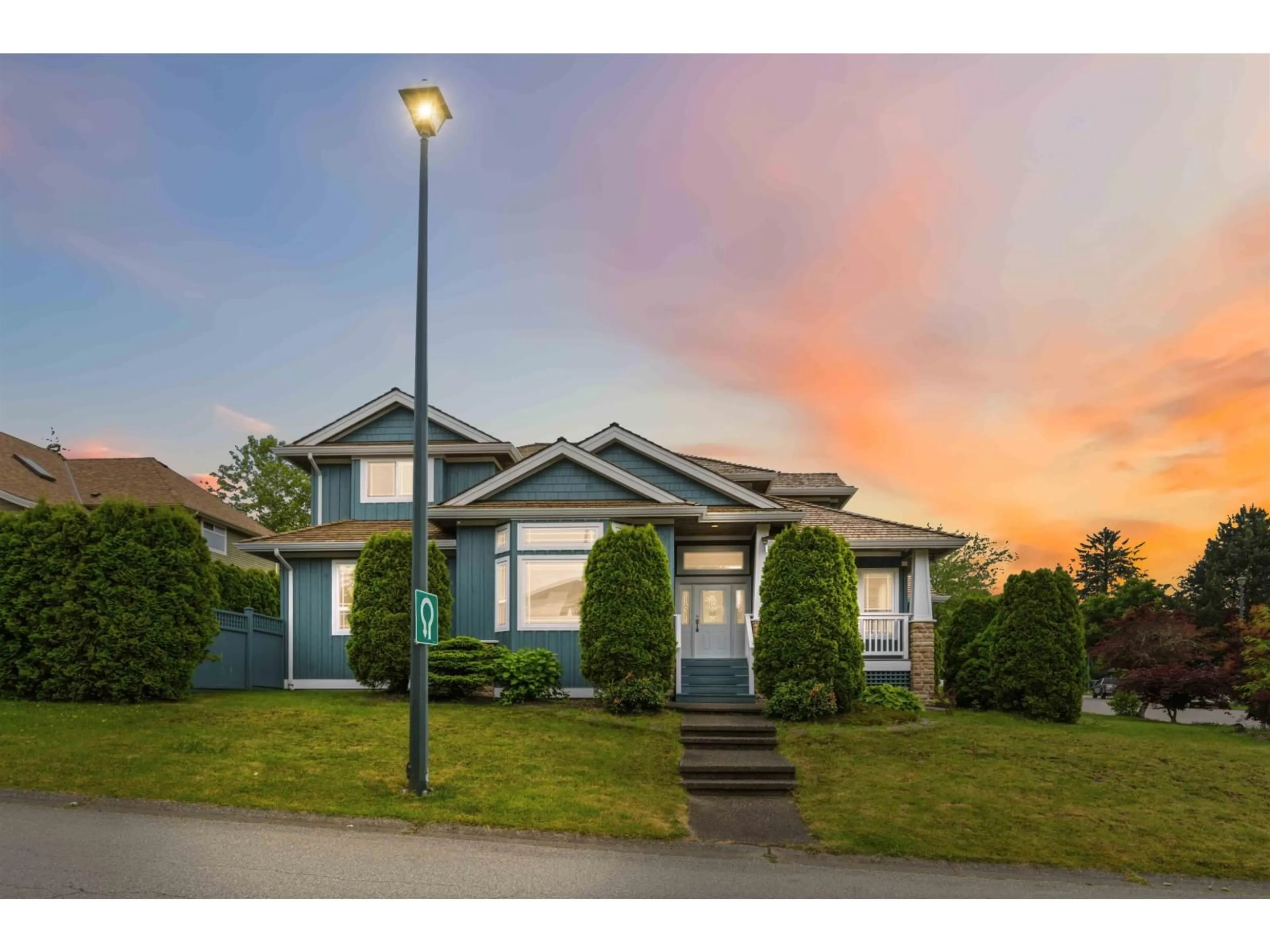 Home with vinyl exterior material, street for 14708 31A AVENUE, Surrey British Columbia V4P3E8