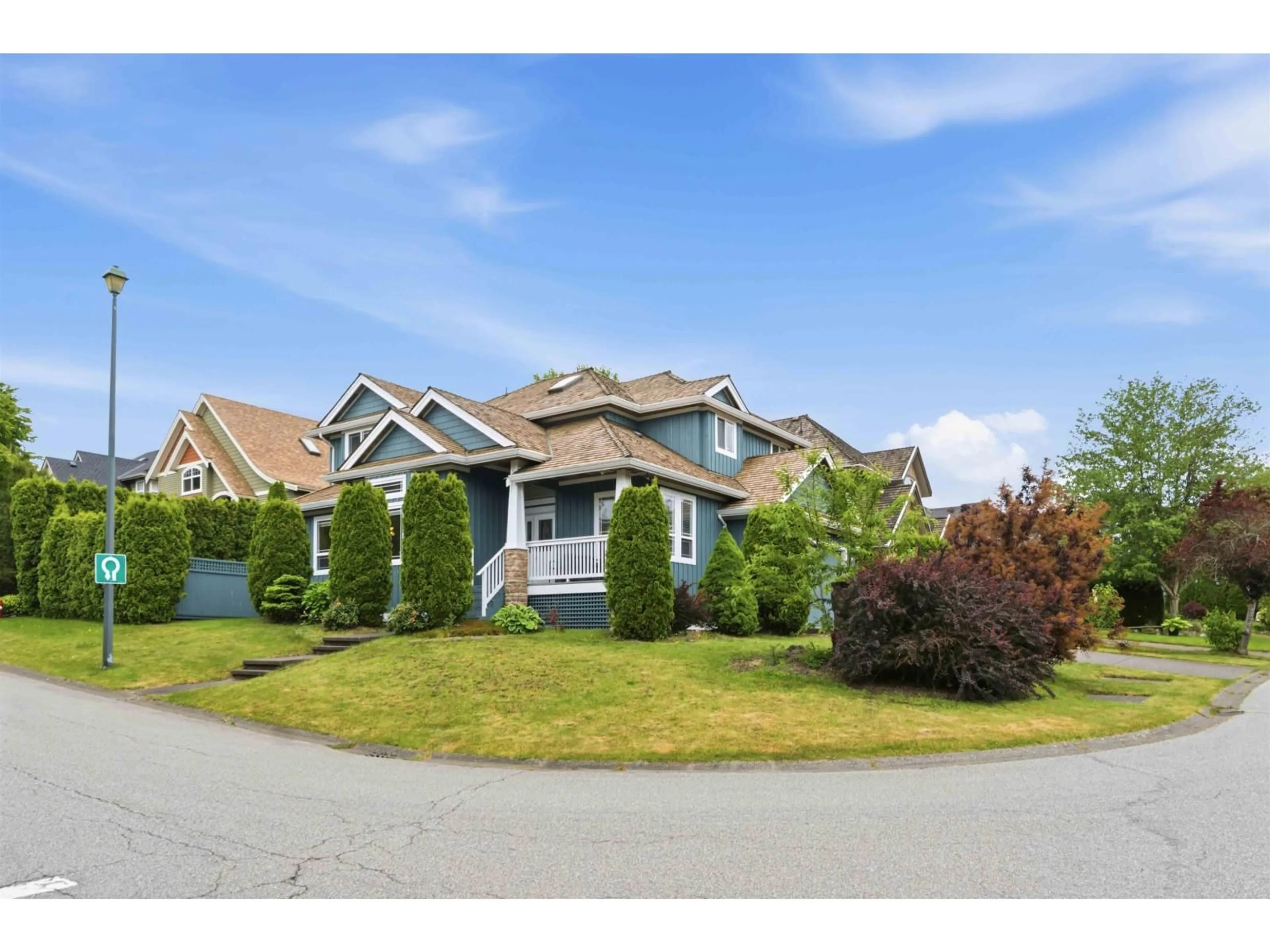 A pic from outside/outdoor area/front of a property/back of a property/a pic from drone, street for 14708 31A AVENUE, Surrey British Columbia V4P3E8