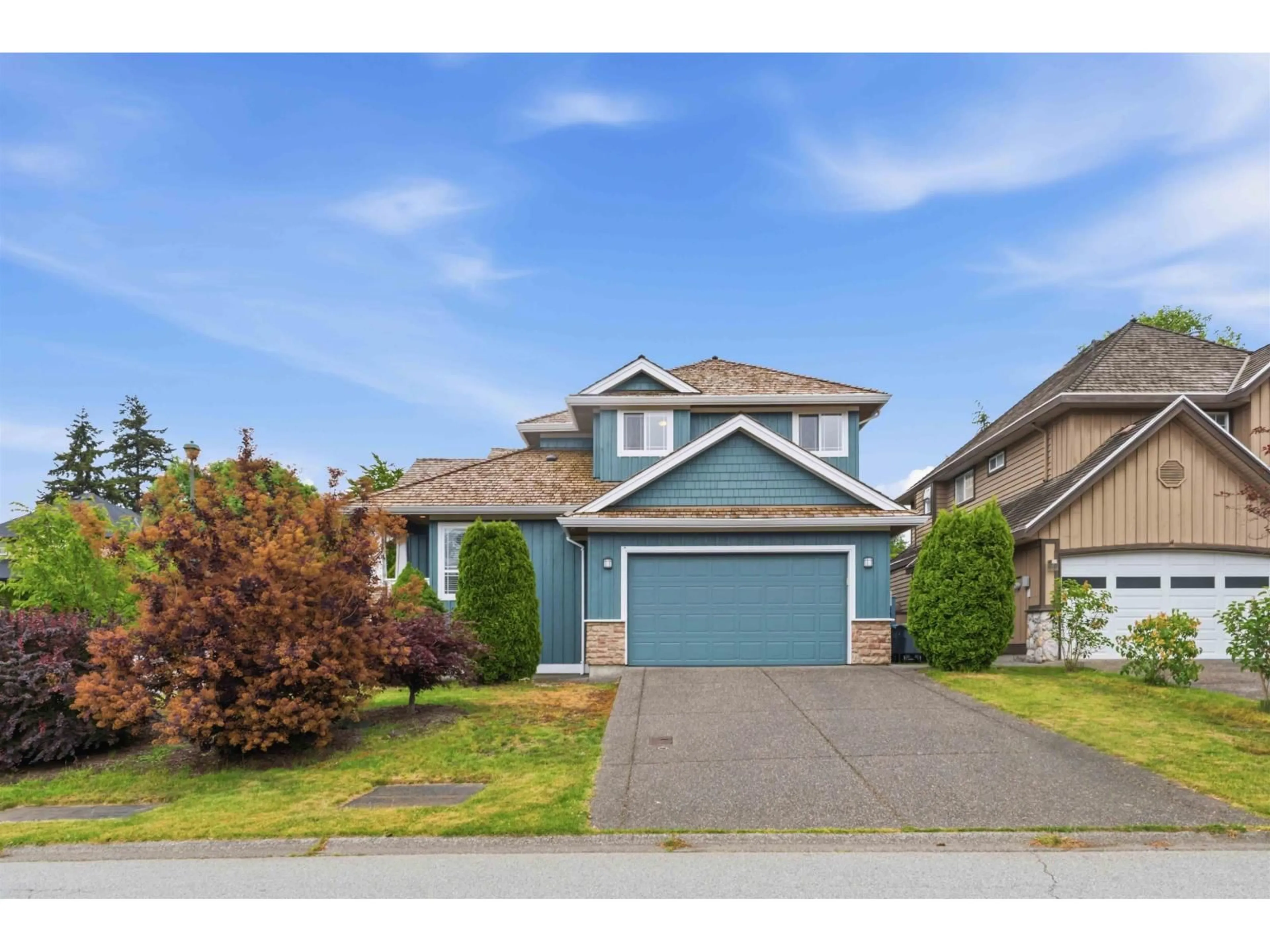 Home with vinyl exterior material, street for 14708 31A AVENUE, Surrey British Columbia V4P3E8