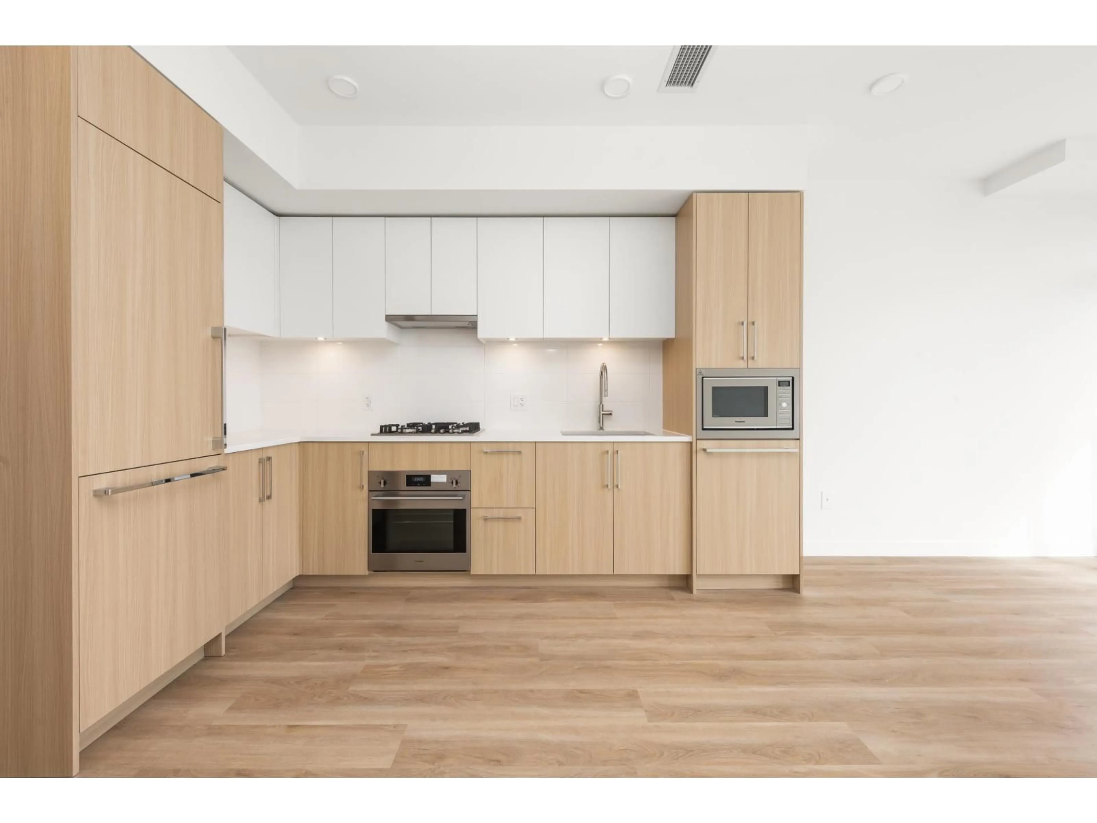 Standard kitchen, wood/laminate floor for 413 - 9675 KING GEORGE BOULEVARD, Surrey British Columbia V3T2V3
