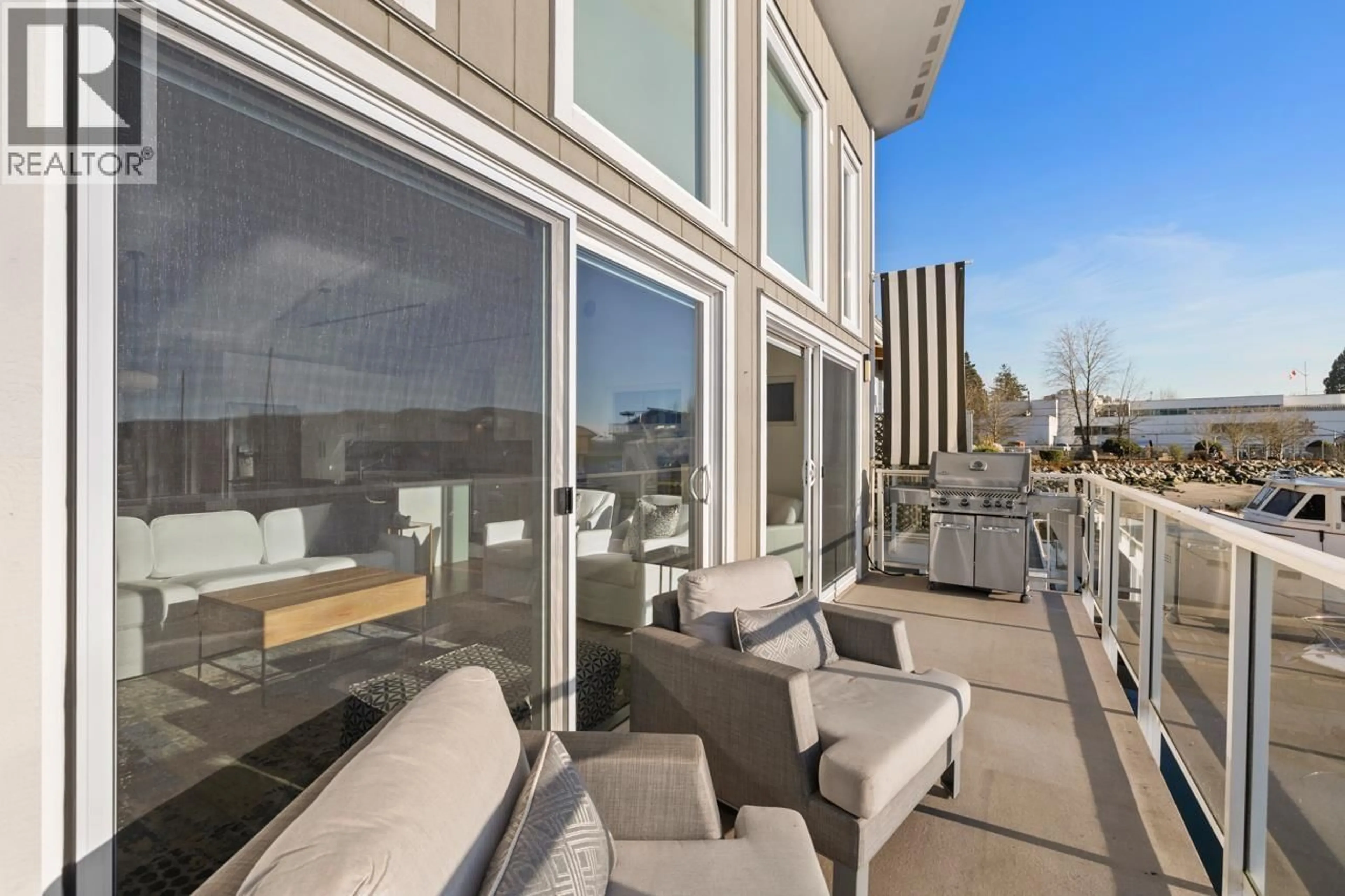 Patio, water/lake/river/ocean view for 20 - 415 ESPLANADE AVENUE, North Vancouver British Columbia V7M1A6