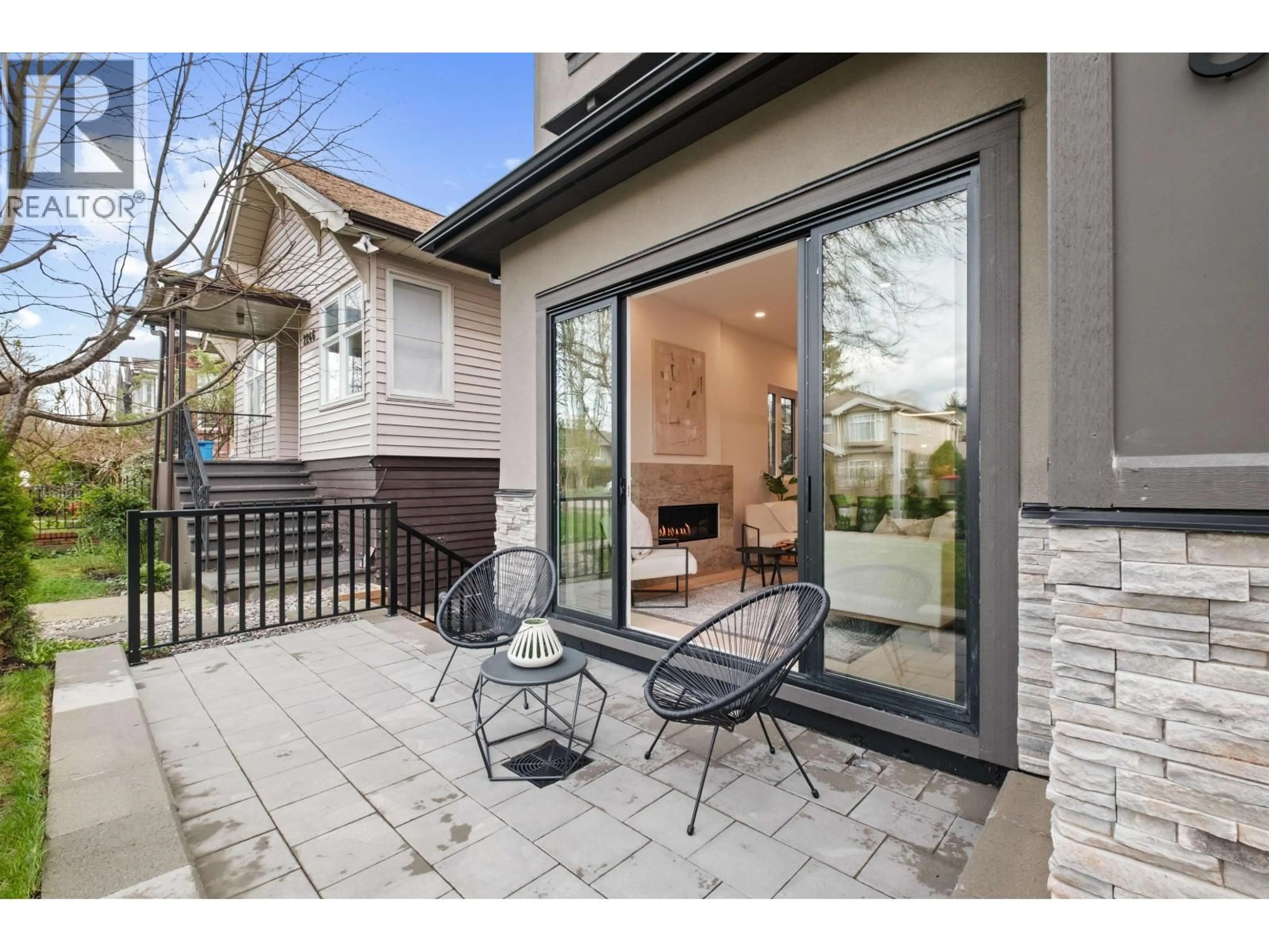 Patio, street for 2238 5TH AVENUE, Vancouver British Columbia V5N1M8