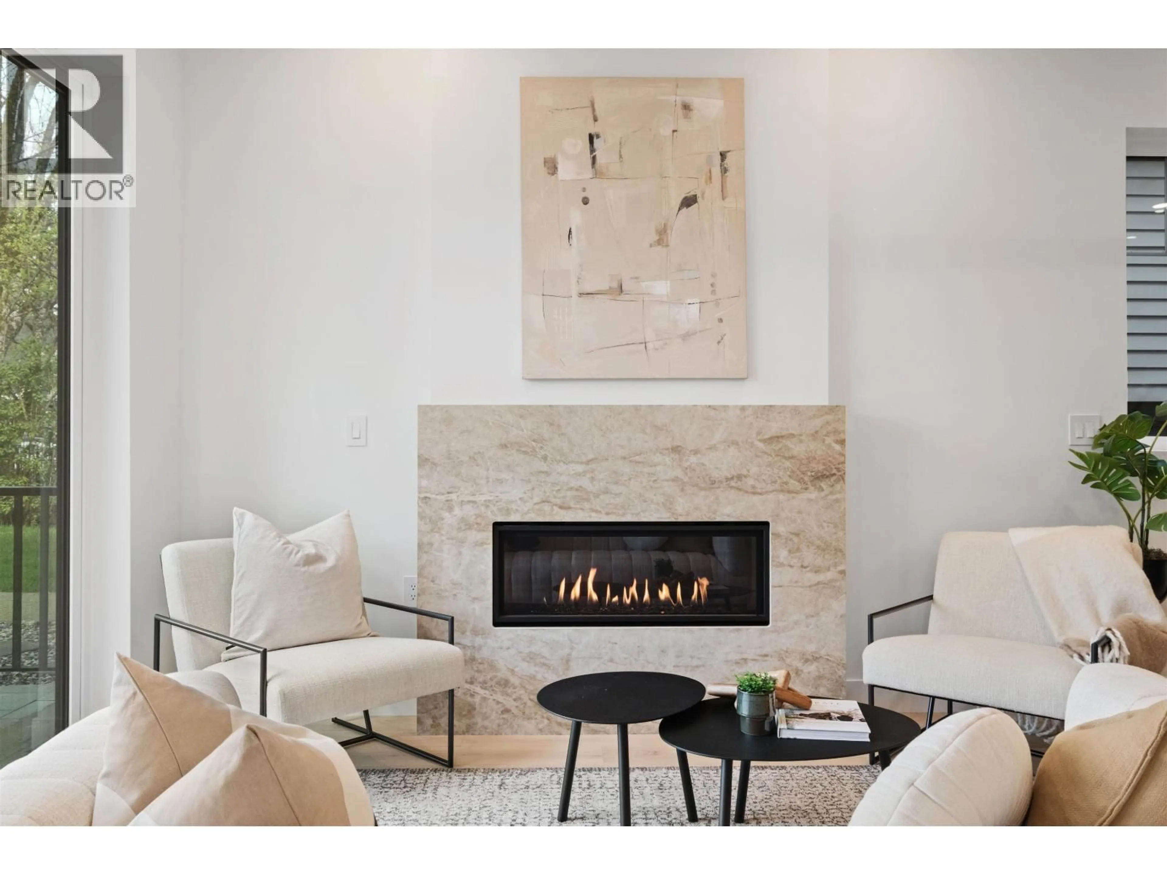 Living room with furniture, ceramic/tile floor for 2238 5TH AVENUE, Vancouver British Columbia V5N1M8