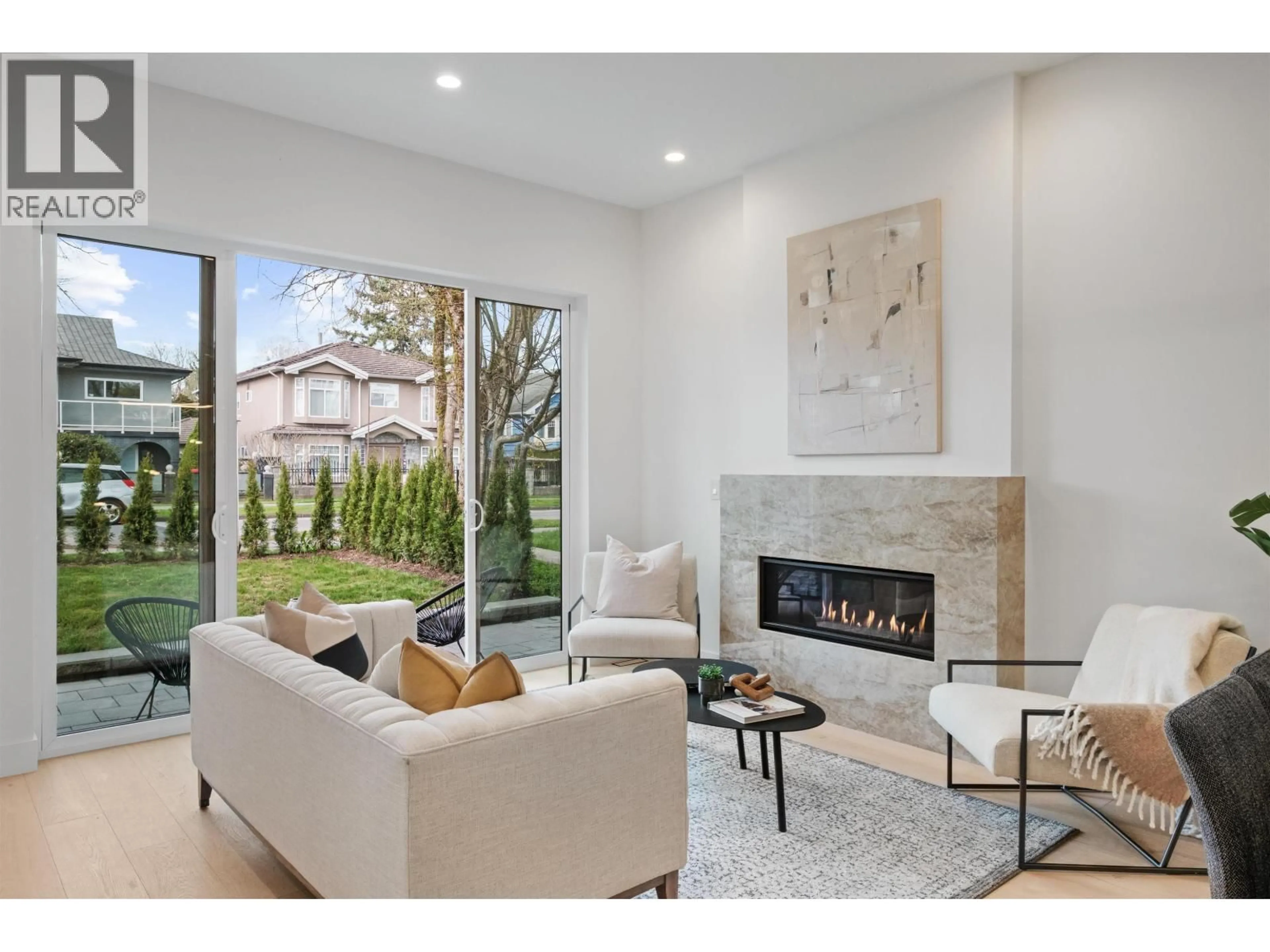 Living room with furniture, ceramic/tile floor for 2238 5TH AVENUE, Vancouver British Columbia V5N1M8