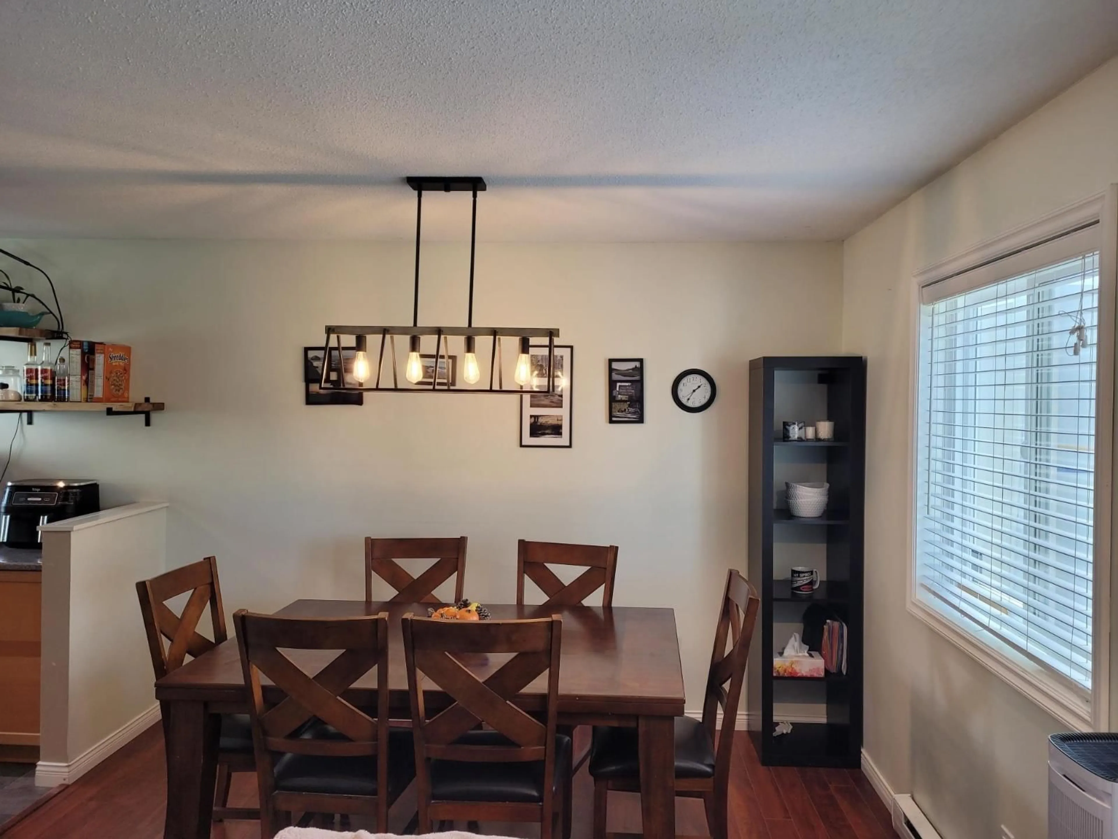 Dining room, wood/laminate floor for 3712 DUNSMUIR WAY, Abbotsford British Columbia V2S6J2