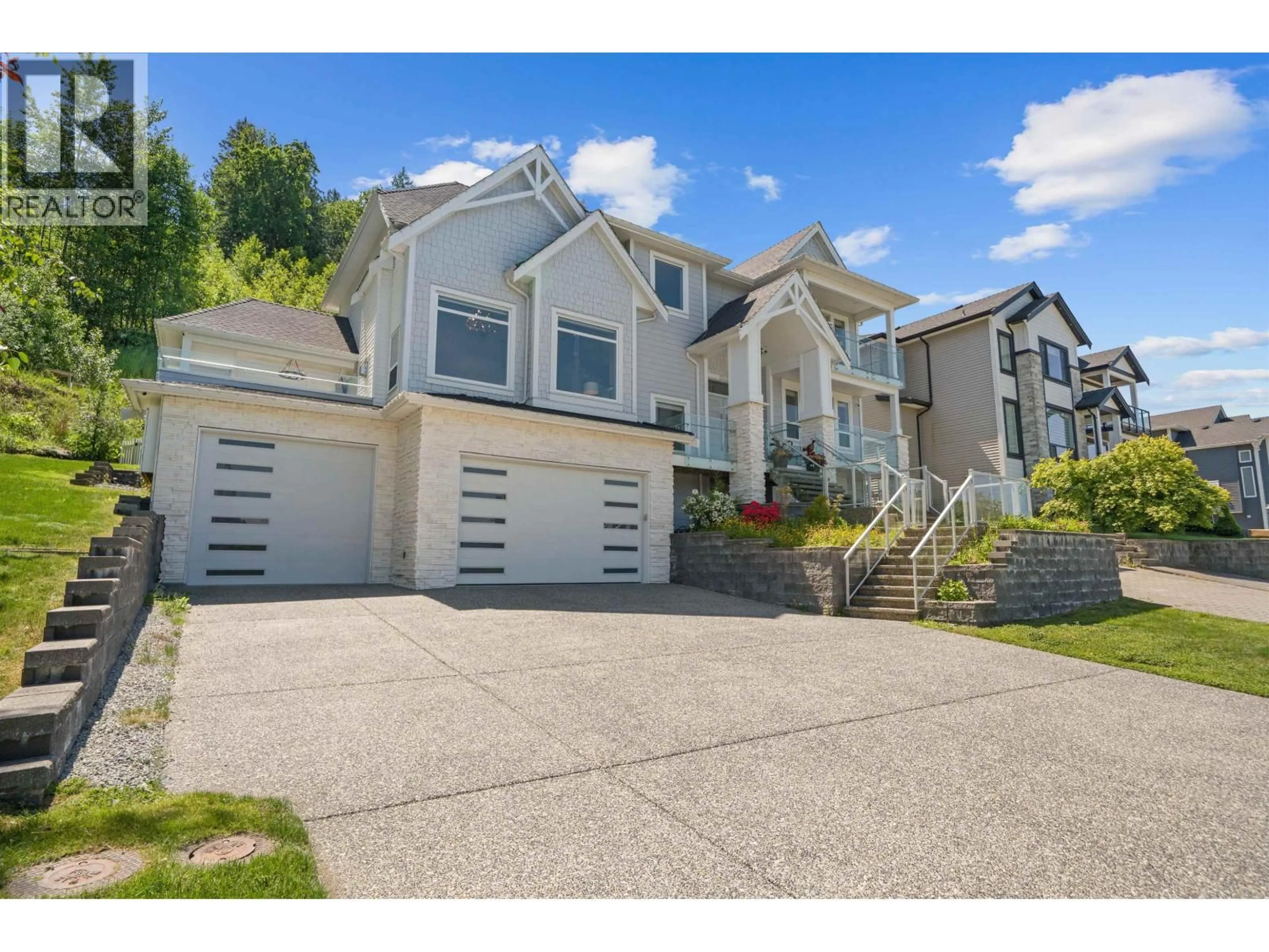 Home with vinyl exterior material, street for 25540 GODWIN DRIVE, Maple Ridge British Columbia V2W1G9