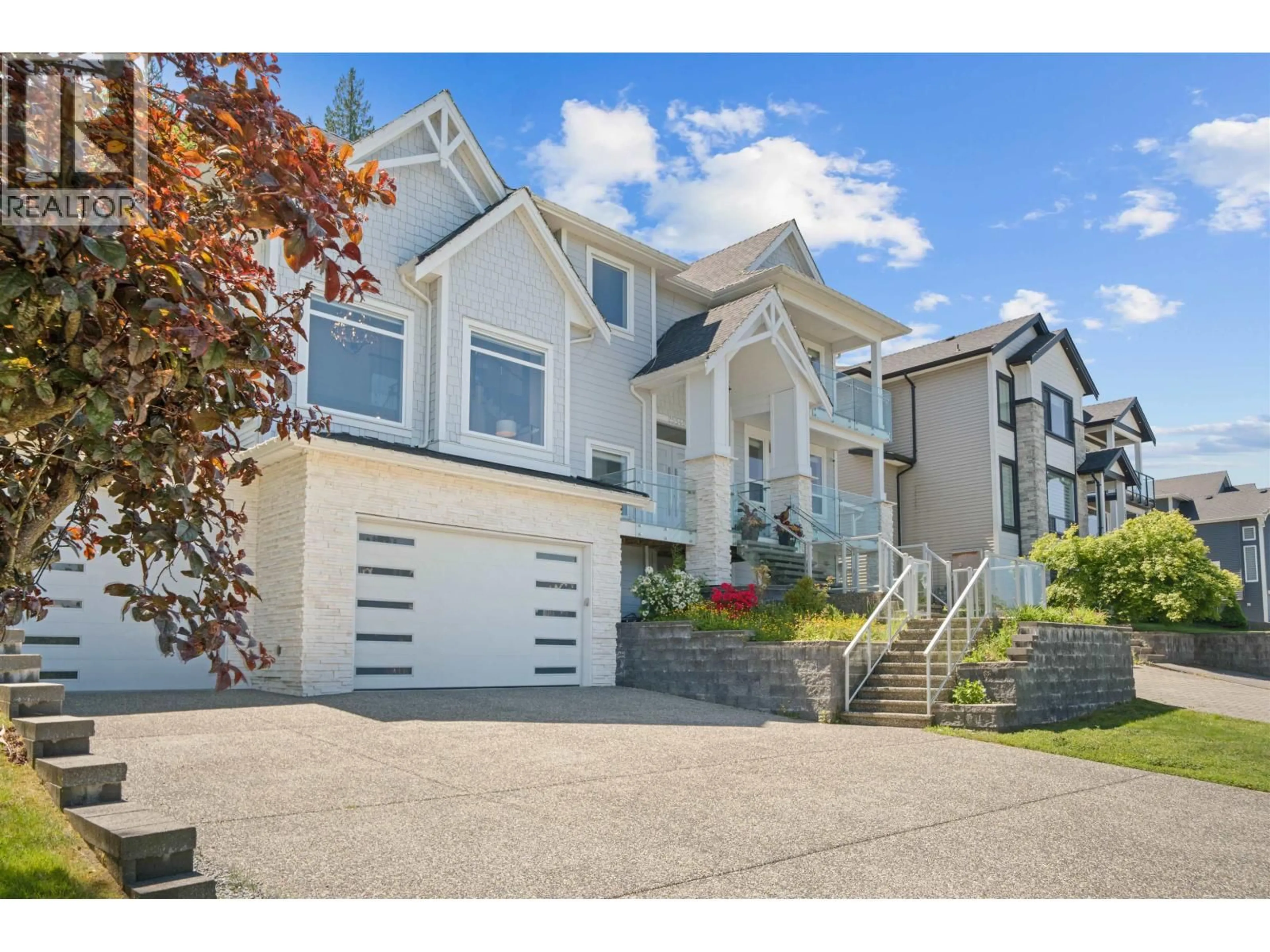 Home with vinyl exterior material, street for 25540 GODWIN DRIVE, Maple Ridge British Columbia V2W1G9