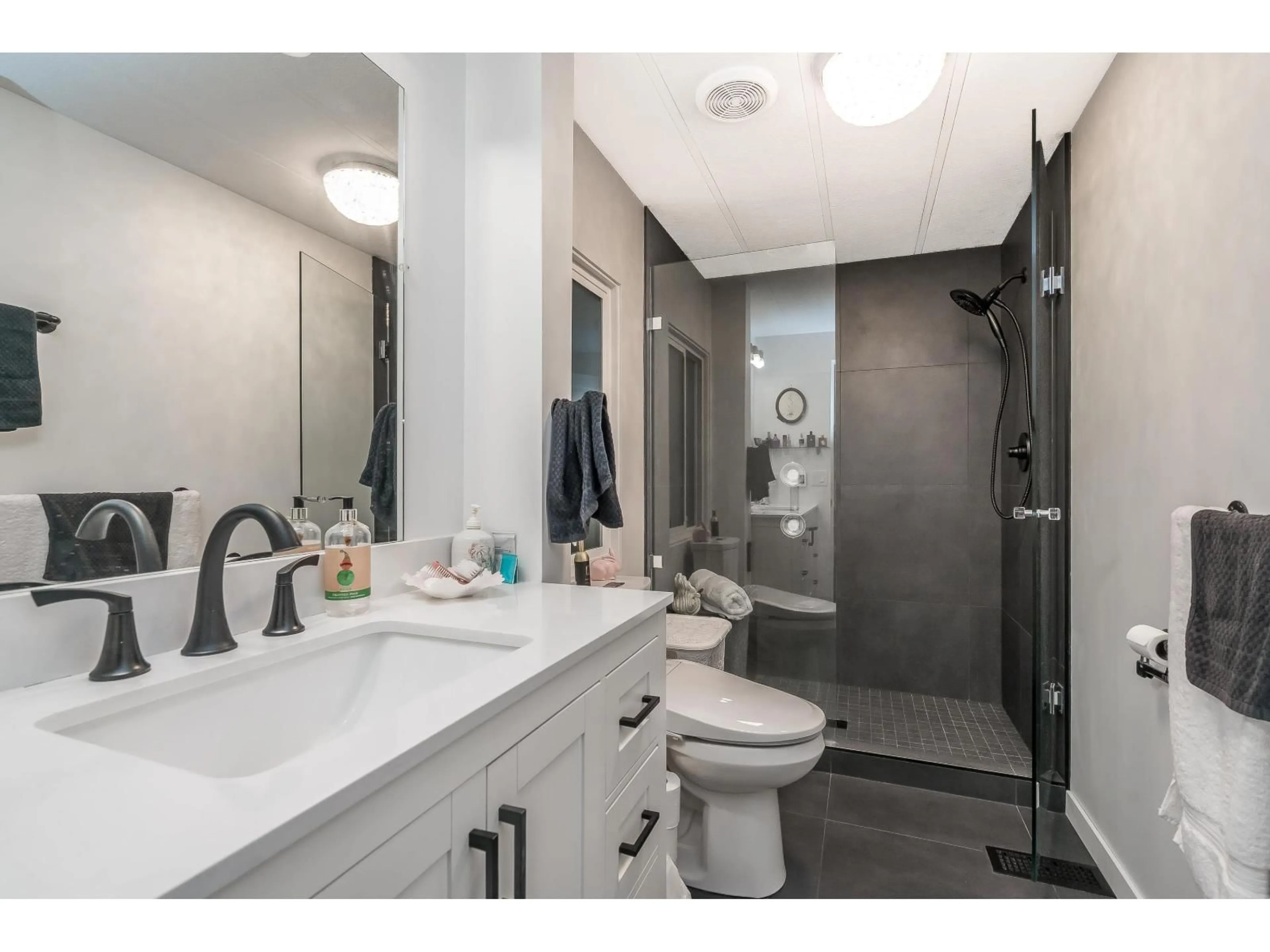 Standard bathroom, ceramic/tile floor for 91 - 20071 24 AVENUE, Langley British Columbia V2Z2A1