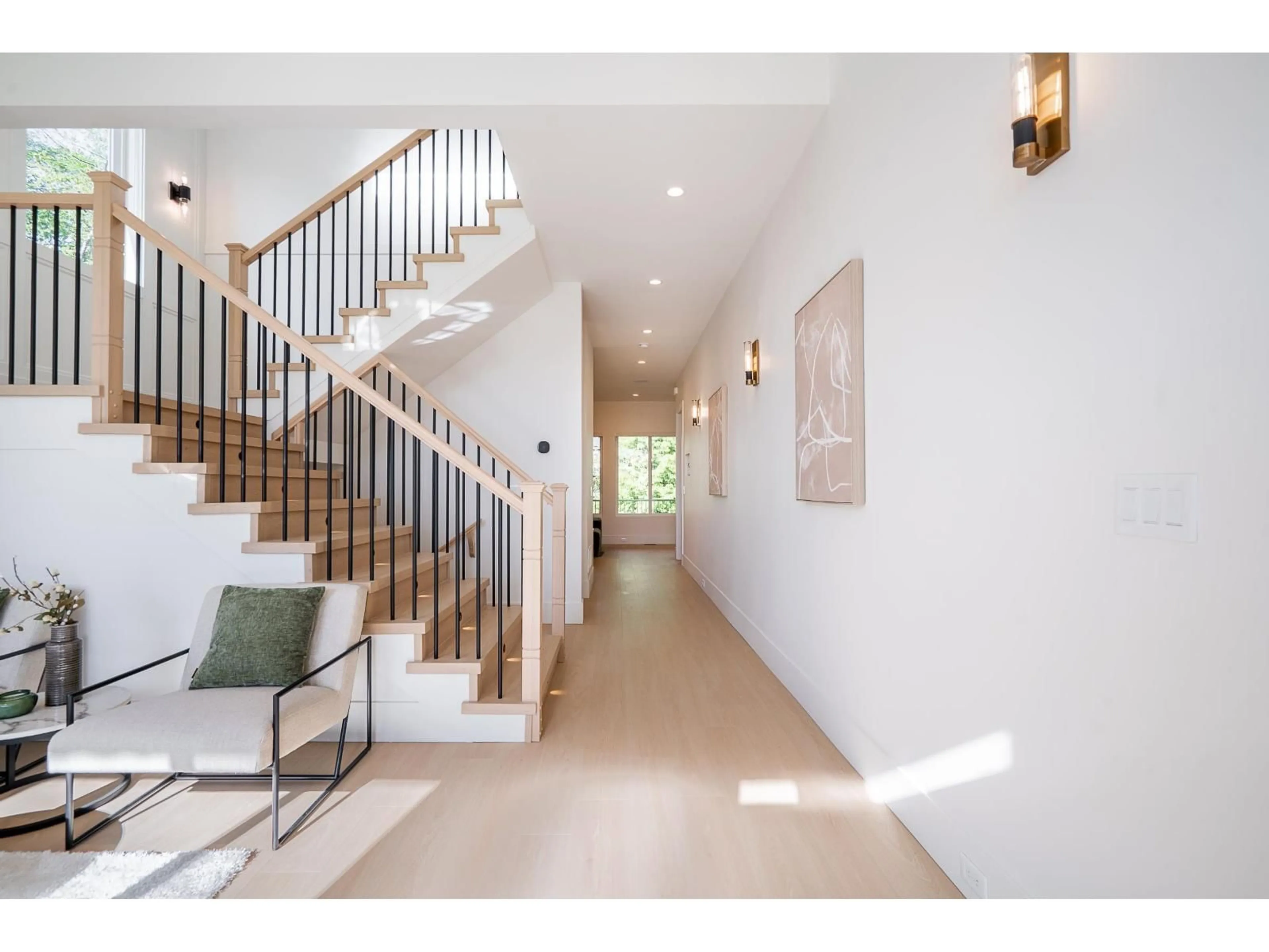 Indoor entryway for 16908 1 AVENUE, Surrey British Columbia V3Z9N8