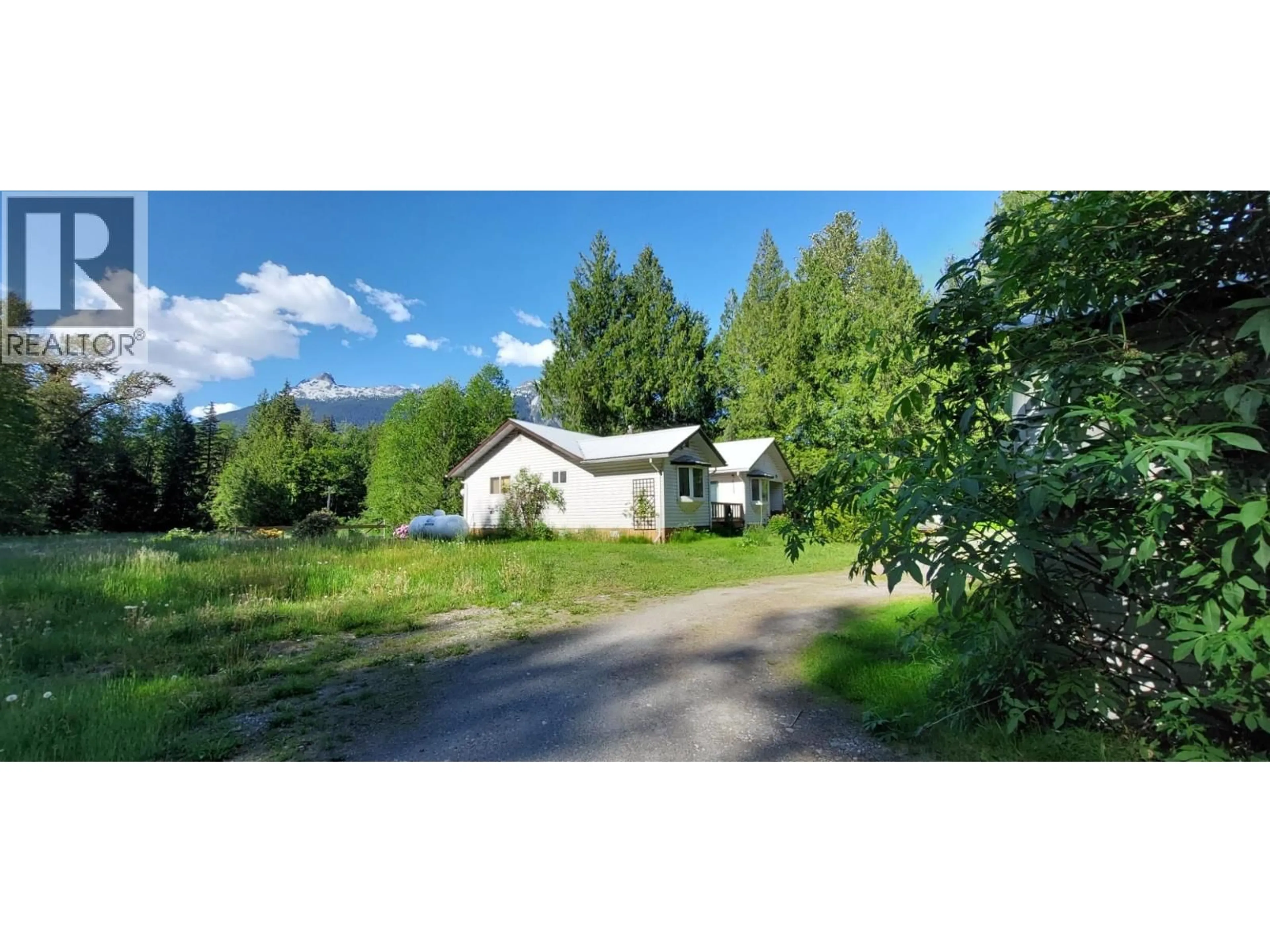 A pic from outside/outdoor area/front of a property/back of a property/a pic from drone, unknown for 2250 MACKENZIE 20 HIGHWAY, Hagensborg British Columbia V0T1H0