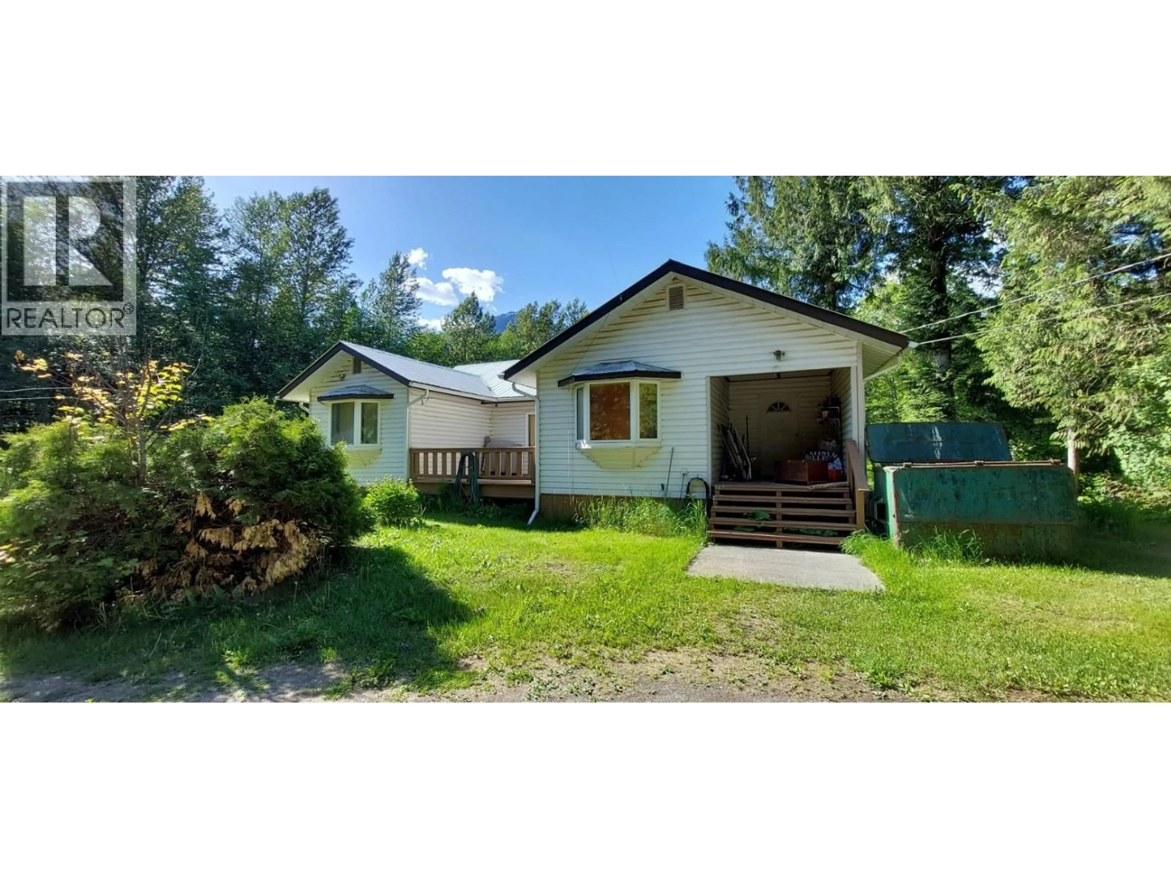 A pic from outside/outdoor area/front of a property/back of a property/a pic from drone, unknown for 2250 MACKENZIE 20 HIGHWAY, Hagensborg British Columbia V0T1H0