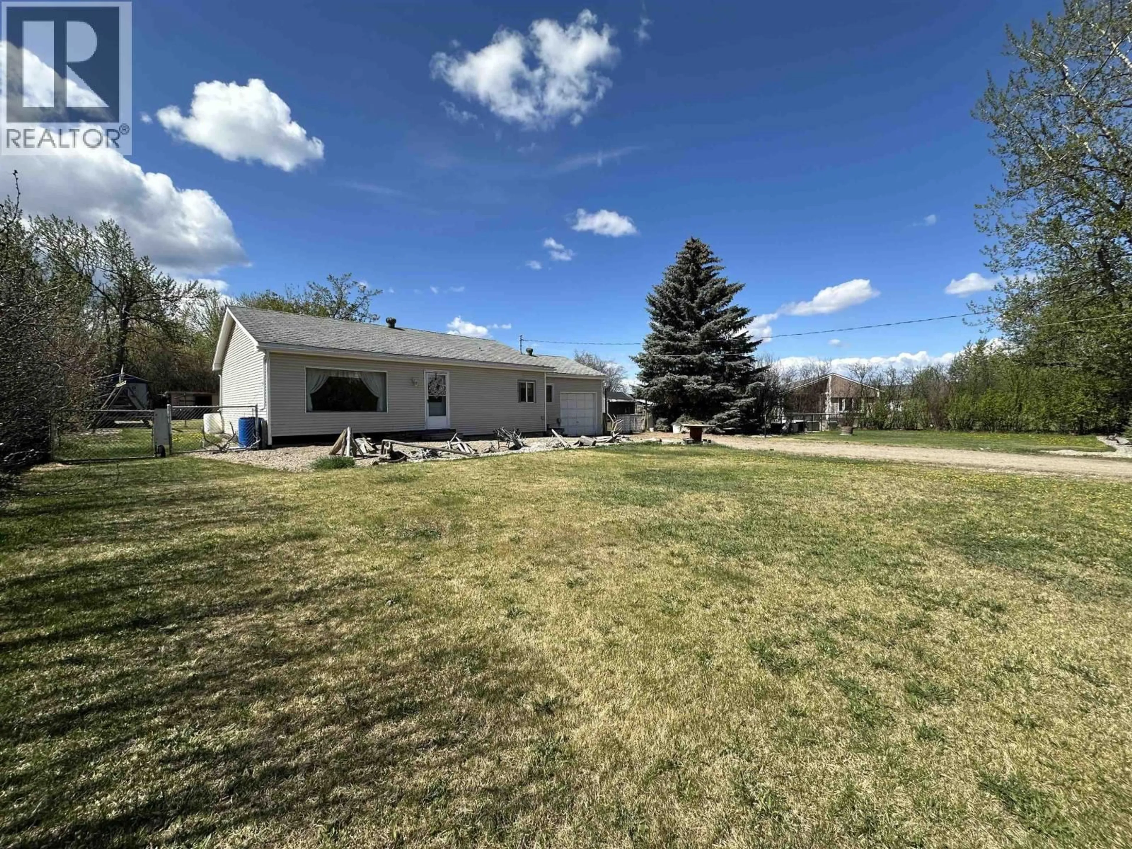 A pic from outside/outdoor area/front of a property/back of a property/a pic from drone, water/lake/river/ocean view for 2013 TAYLOR PARK SUBDIV, Fort St. John British Columbia V0C2K0