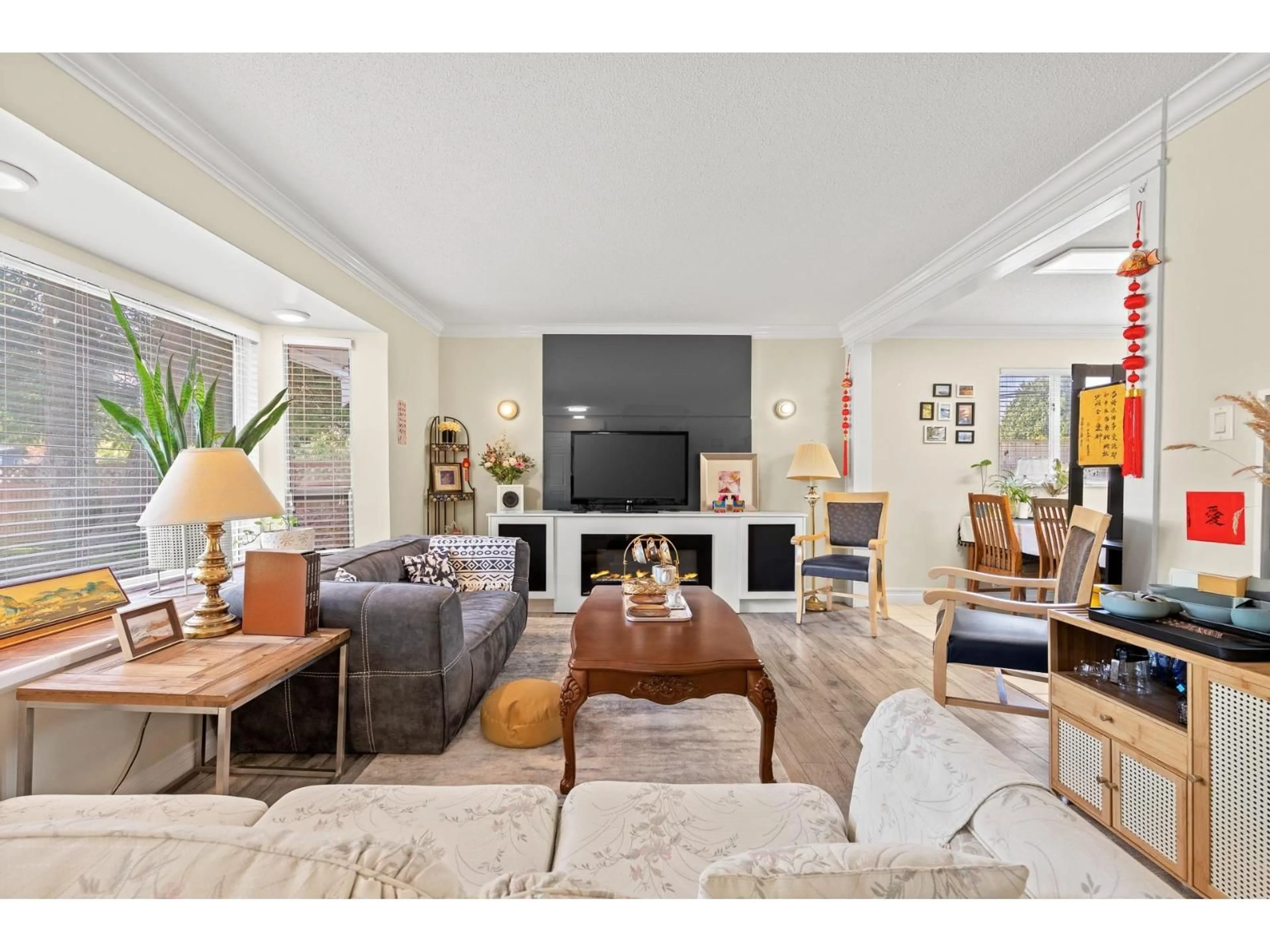 Living room with furniture, unknown for 1619 138A STREET, Surrey British Columbia V4A7E6