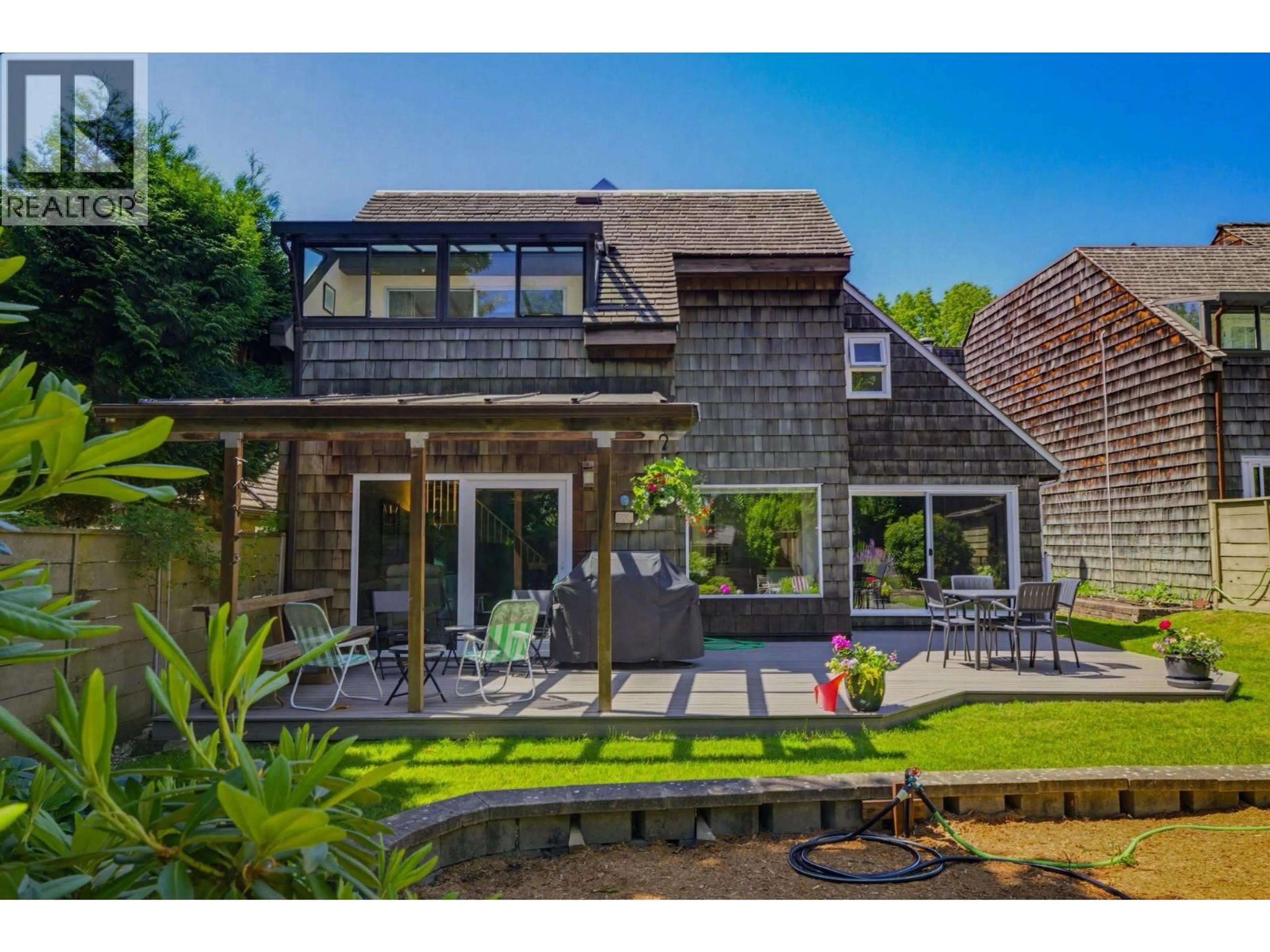A pic from outside/outdoor area/front of a property/back of a property/a pic from drone, street for 3675 BORHAM CRESCENT, Vancouver British Columbia V5S3X2